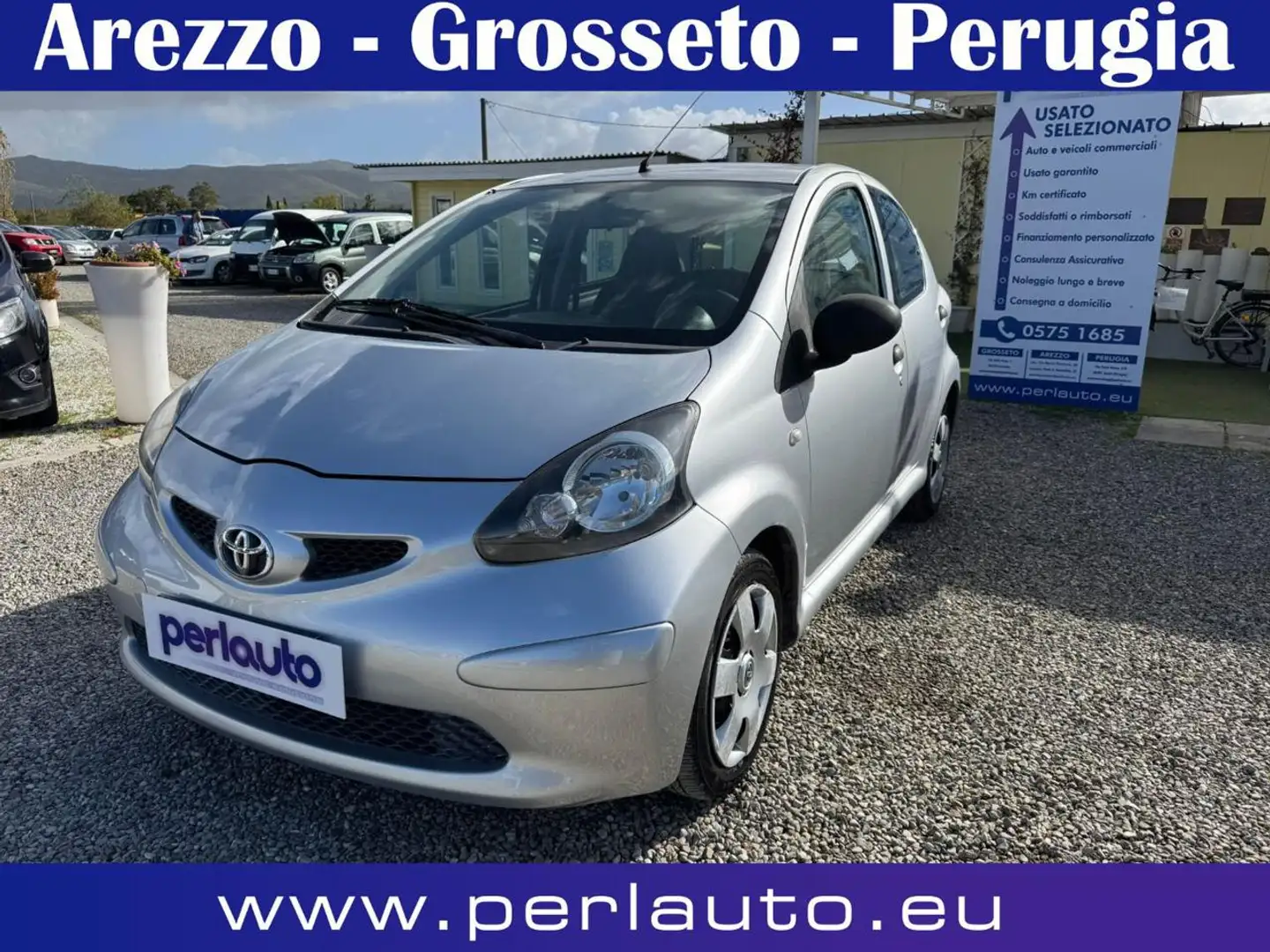Toyota Aygo 1.0 12V VVT-i 5 porte Now Argento - 1
