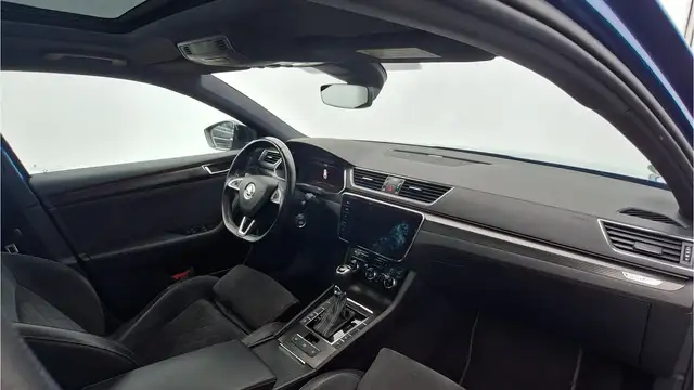 Skoda Superb view 3