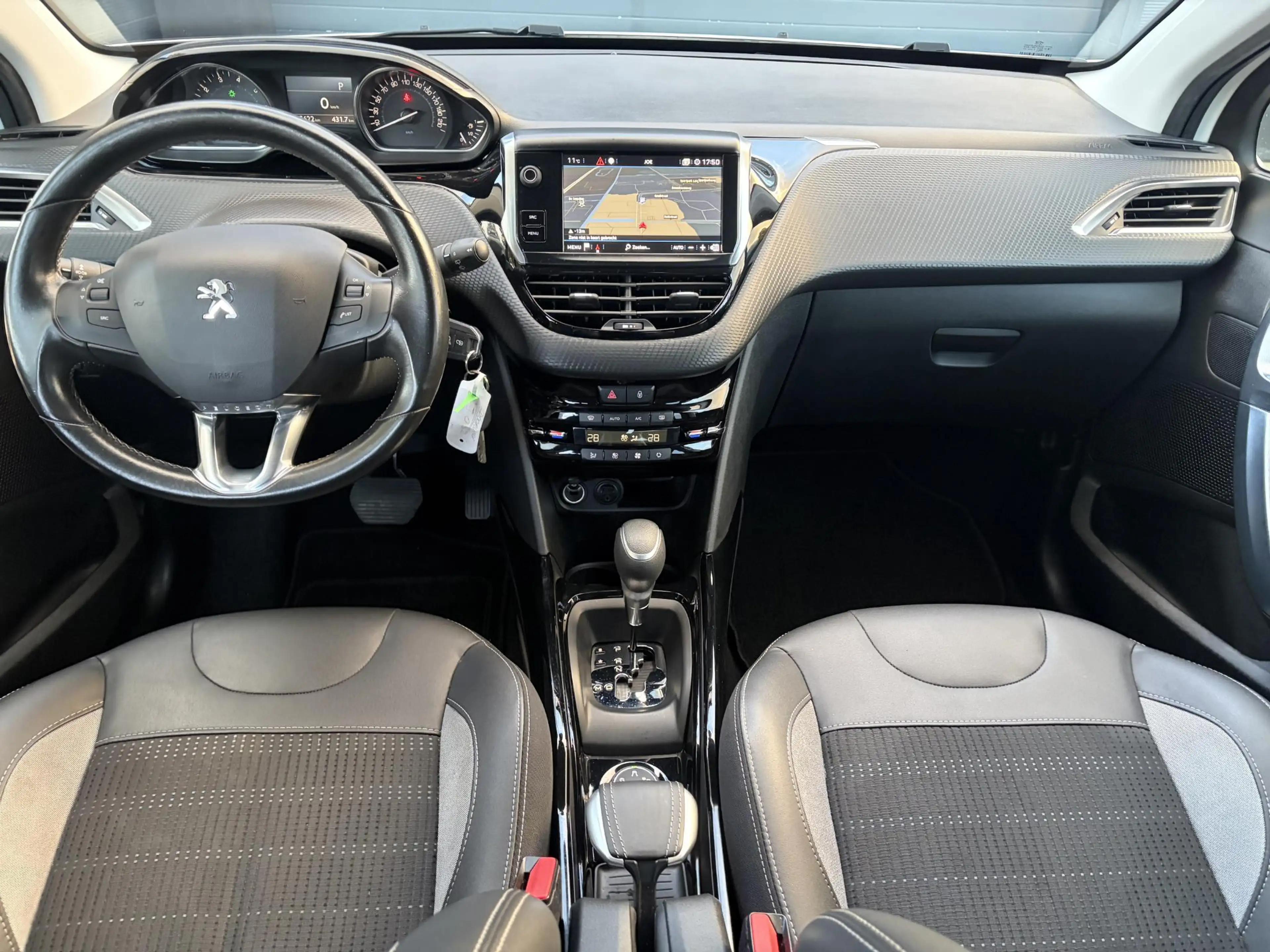 Peugeot 2008 1.2 PureTech Allure ✓Camera✓Navi✓Carplay✓Halfleder — photo 6