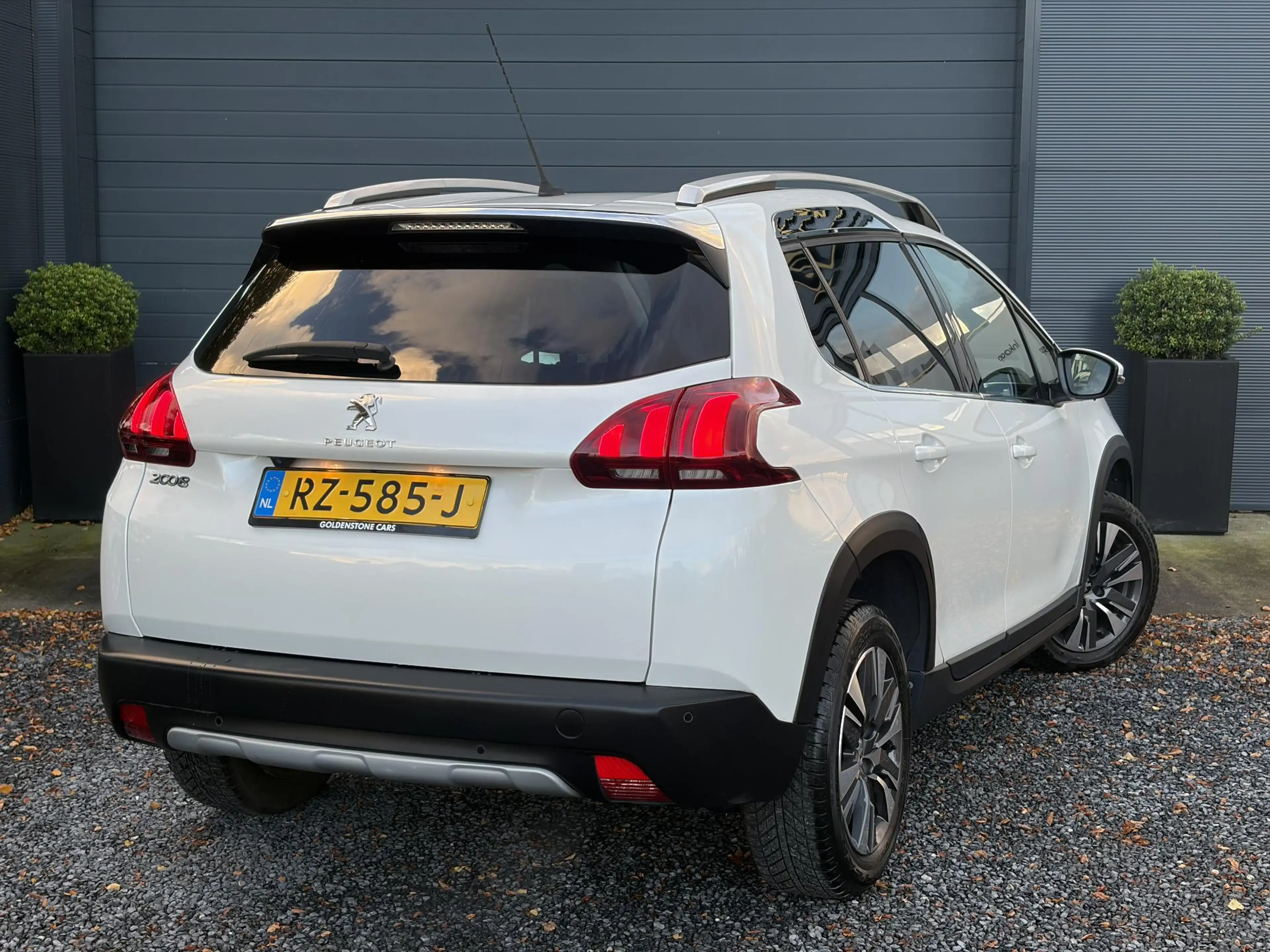 Peugeot 2008 1.2 PureTech Allure ✓Camera✓Navi✓Carplay✓Halfleder — photo 4