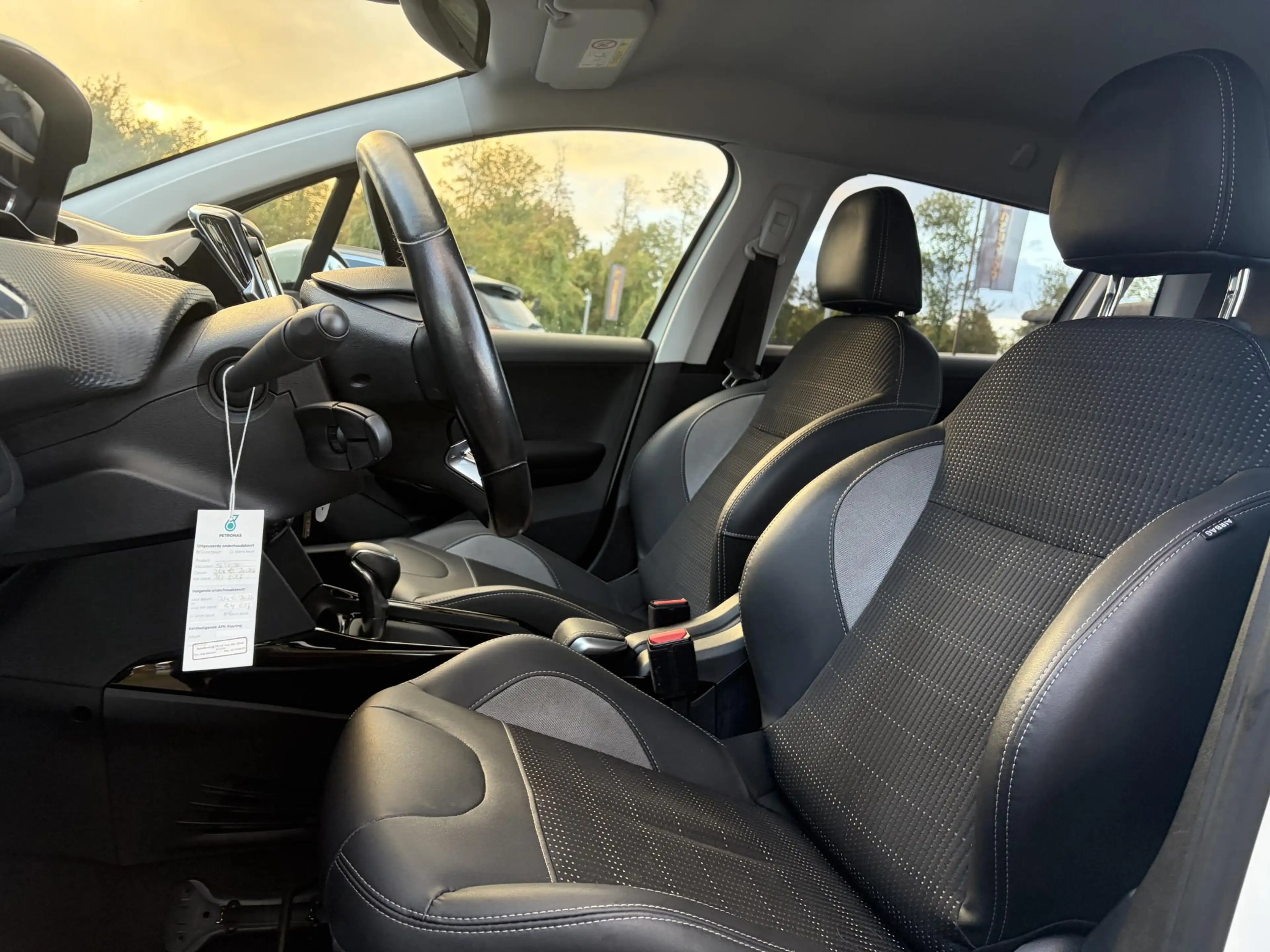 Peugeot 2008 1.2 PureTech Allure ✓Camera✓Navi✓Carplay✓Halfleder — photo 8
