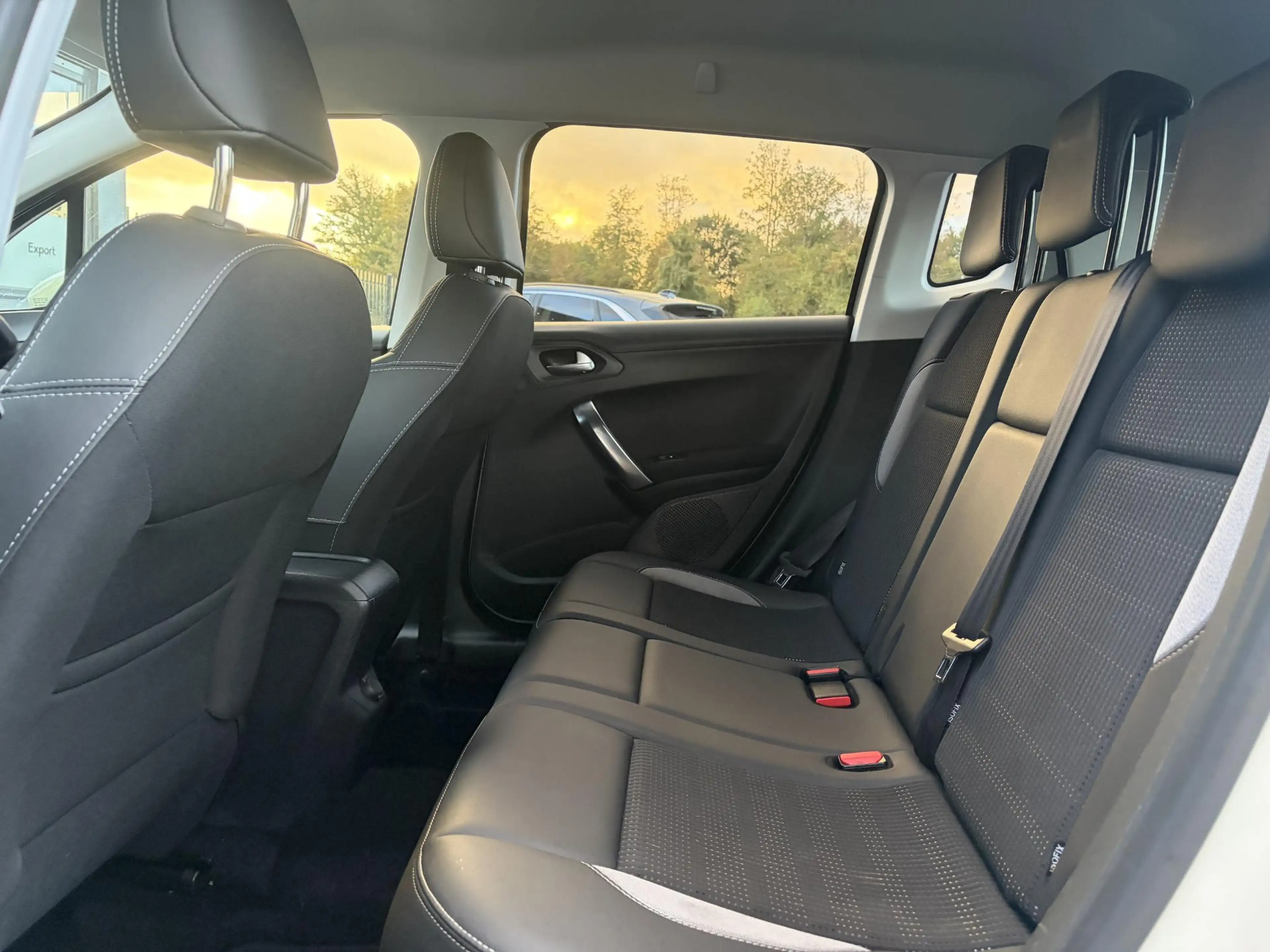 Peugeot 2008 1.2 PureTech Allure ✓Camera✓Navi✓Carplay✓Halfleder — photo 11
