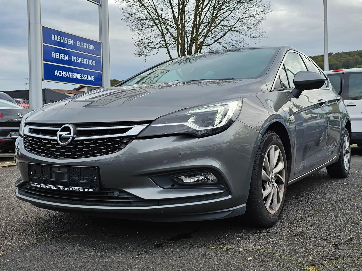 Opel Astra Innovation Grau - 1