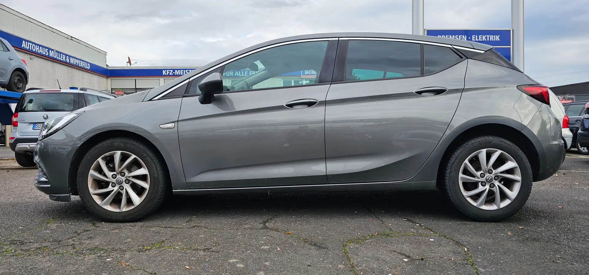 Opel Astra Innovation Grau - 2