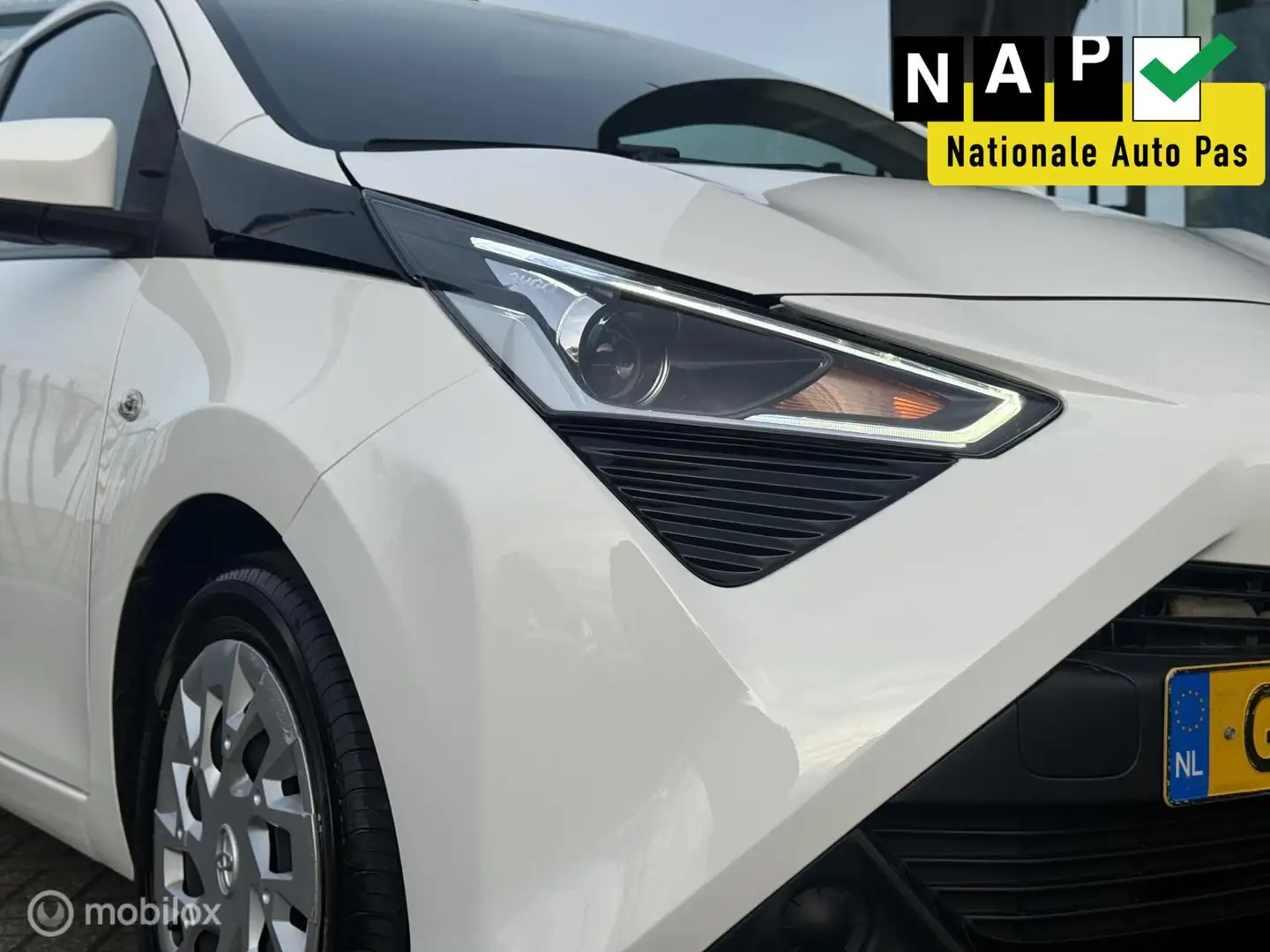Toyota Aygo 1.0 VVT-i x-joy | Airco | Camera | Carplay Blanc - 2