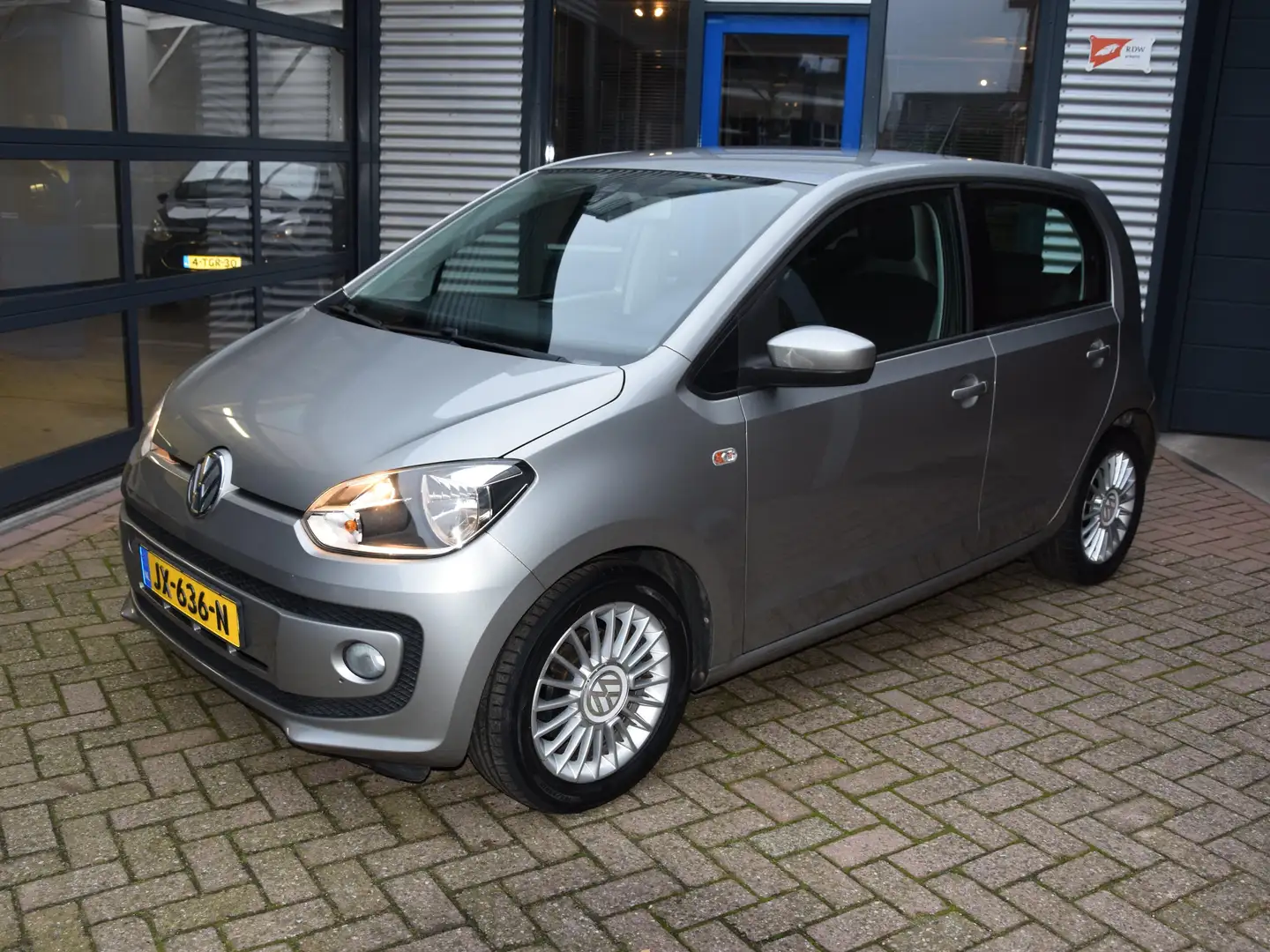 Volkswagen up! 1.0 high up! BlueM. Grijs - 1