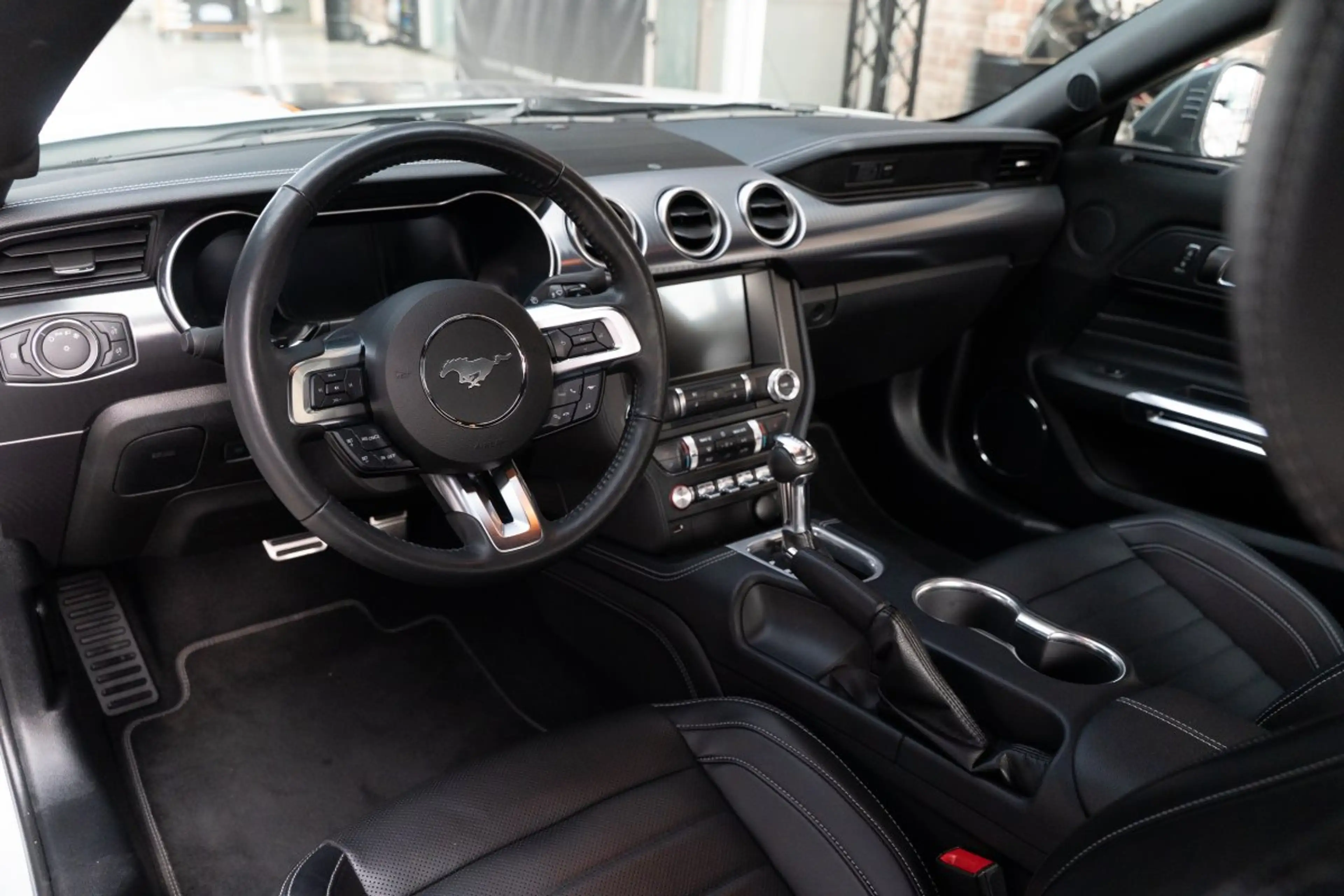 Ford Mustang MACH1 5.0 V8 1.Hand/Styling-Paket/Y-Speichen — photo 2