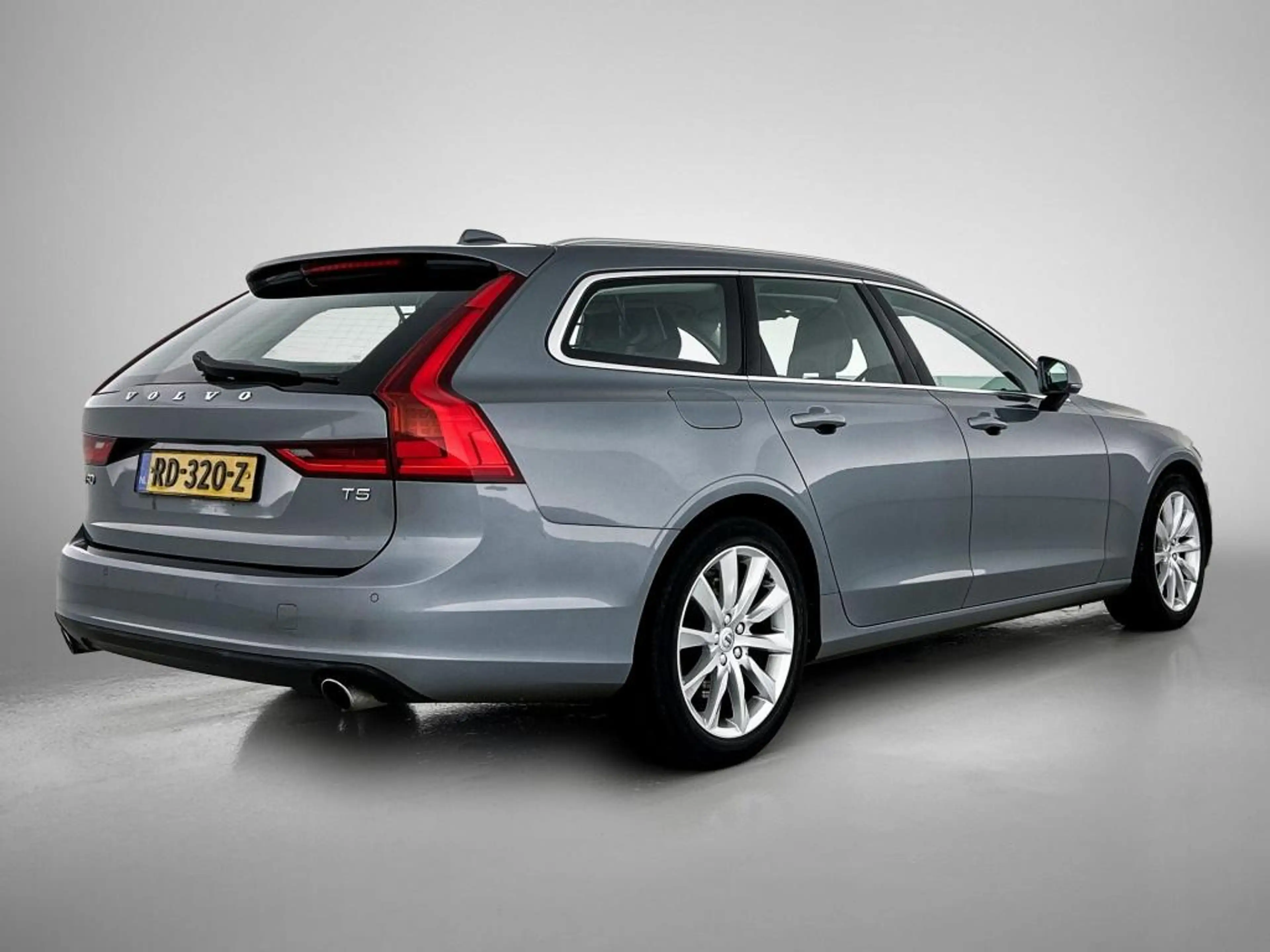 Volvo V90 2.0 T5 Momentum — photo 4