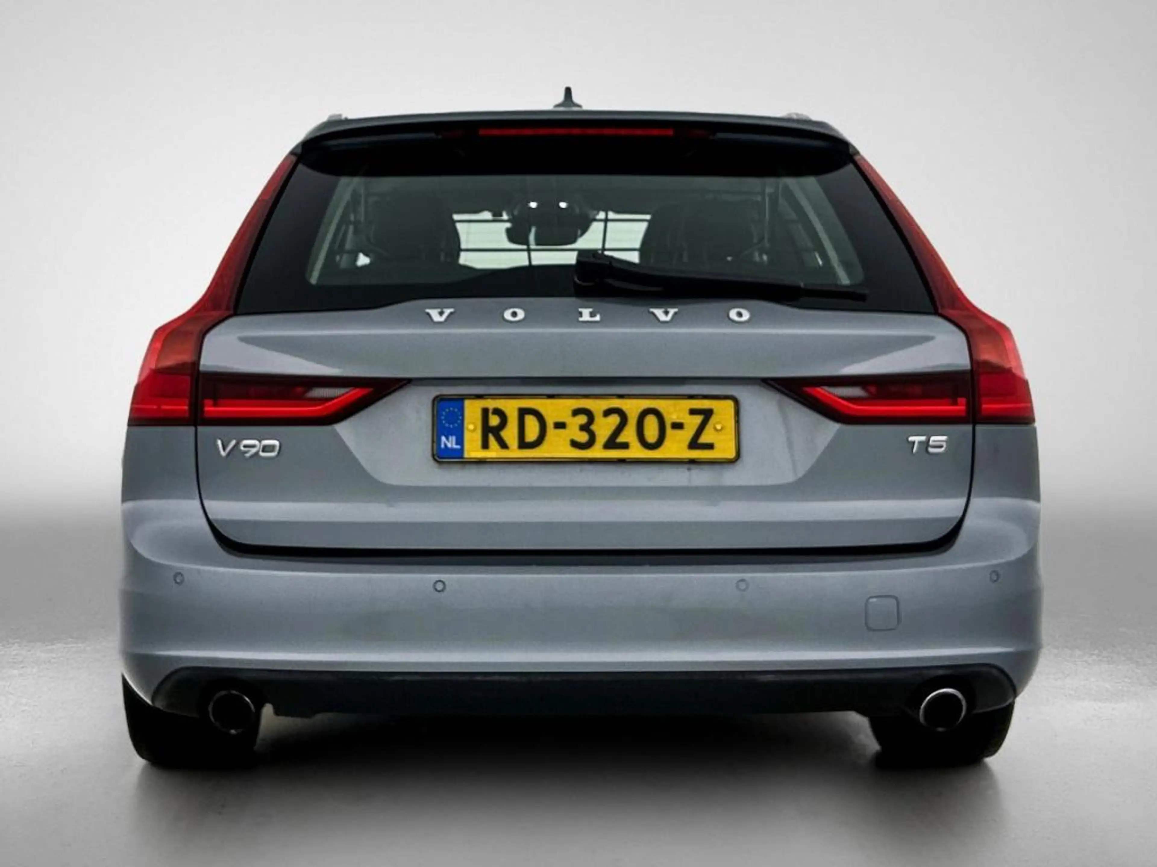 Volvo V90 2.0 T5 Momentum — photo 3