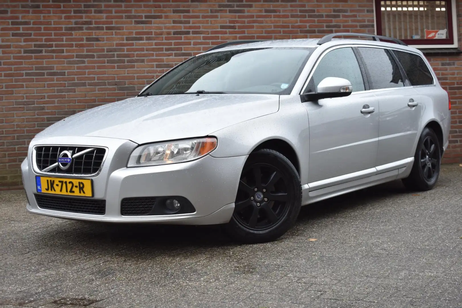 Volvo V70 1.6D DRIVe Momentum '10 Clima Cruise Gris - 1