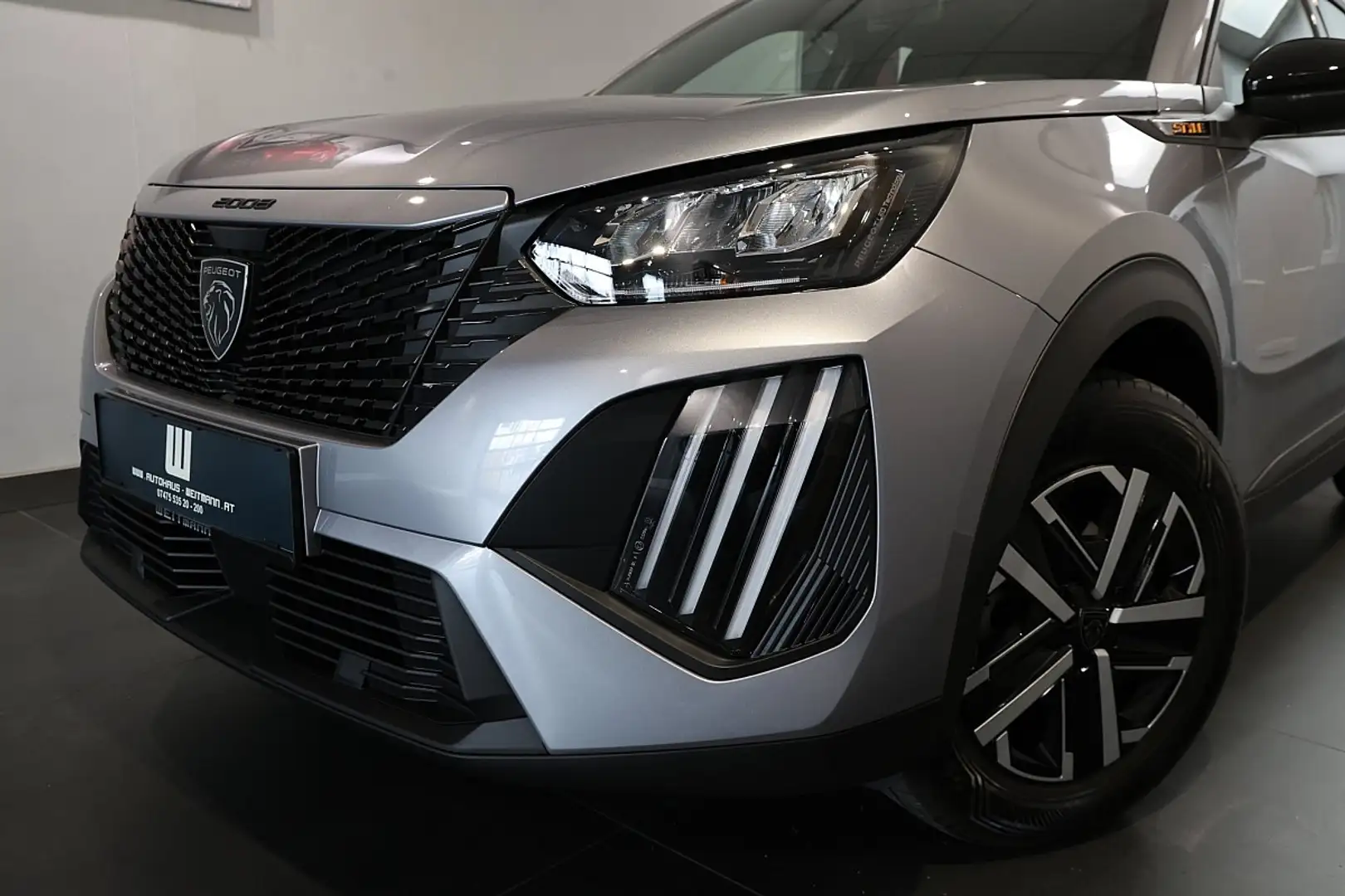 Peugeot 2008 PureTech 100 S&S Style 6-Gang-Manuell Grau - 2