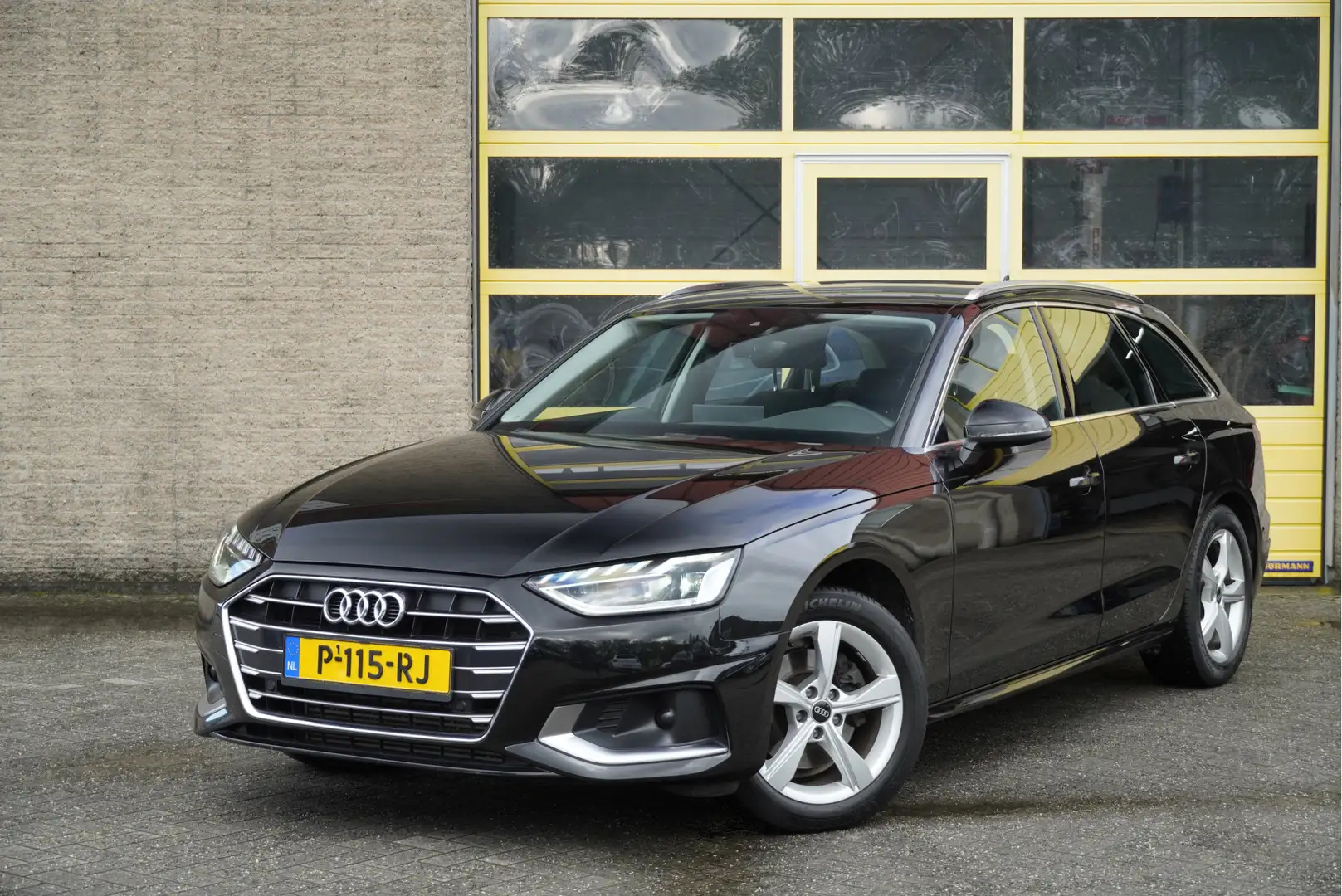 Audi A4 Avant 35 TFSI 150PK! Automaat Advanced Edition BJ2 Zwart - 1
