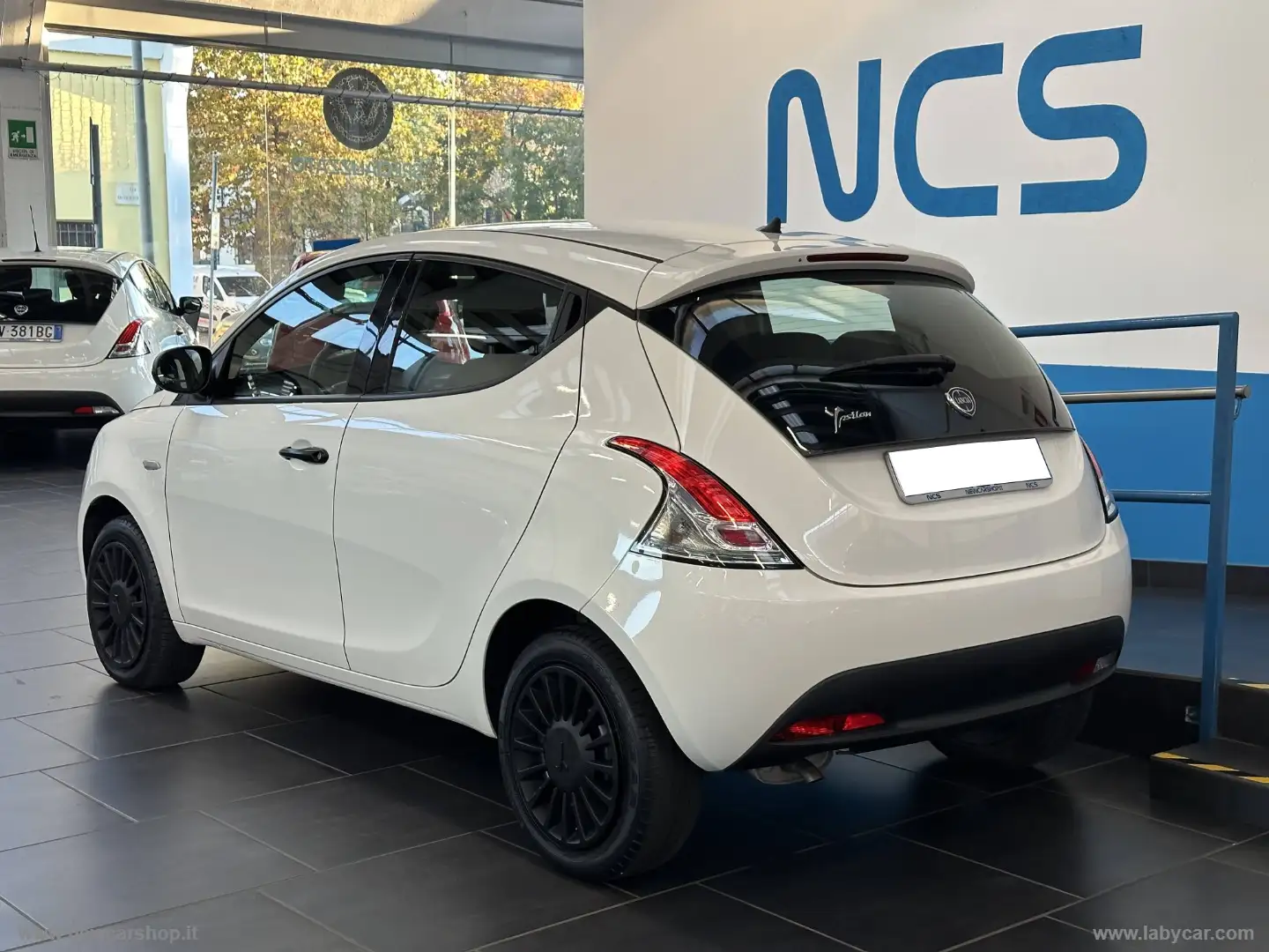 Lancia Ypsilon 1.2 69CV 5p. S&S Elefantino Blu NEOPATENTATI Bianco - 2