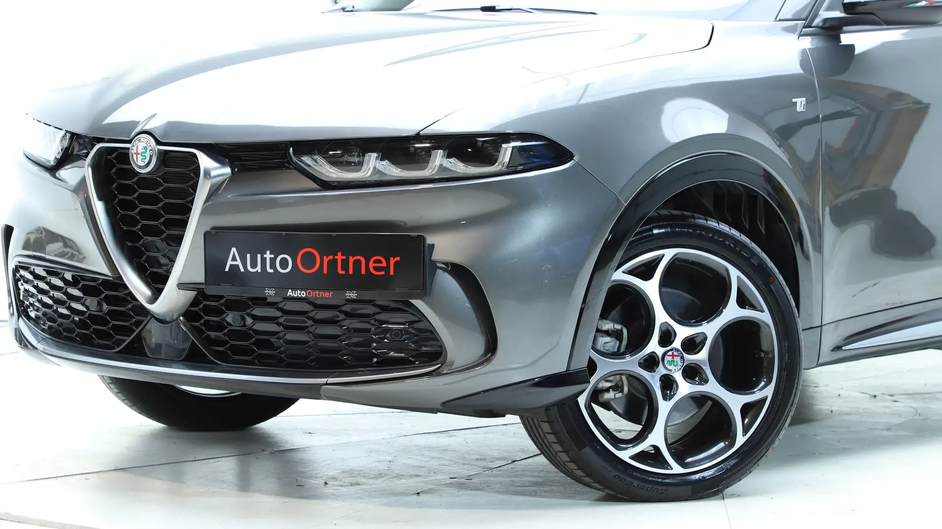 Alfa Romeo Tonale Ti Plug-In-Hybrid AWD 3 Jahre Garantie Grau - 2