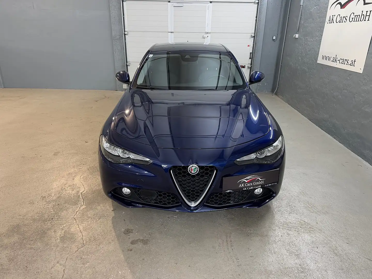 Alfa Romeo Giulia 2,2 150 Squadra Sportiva Blau - 2