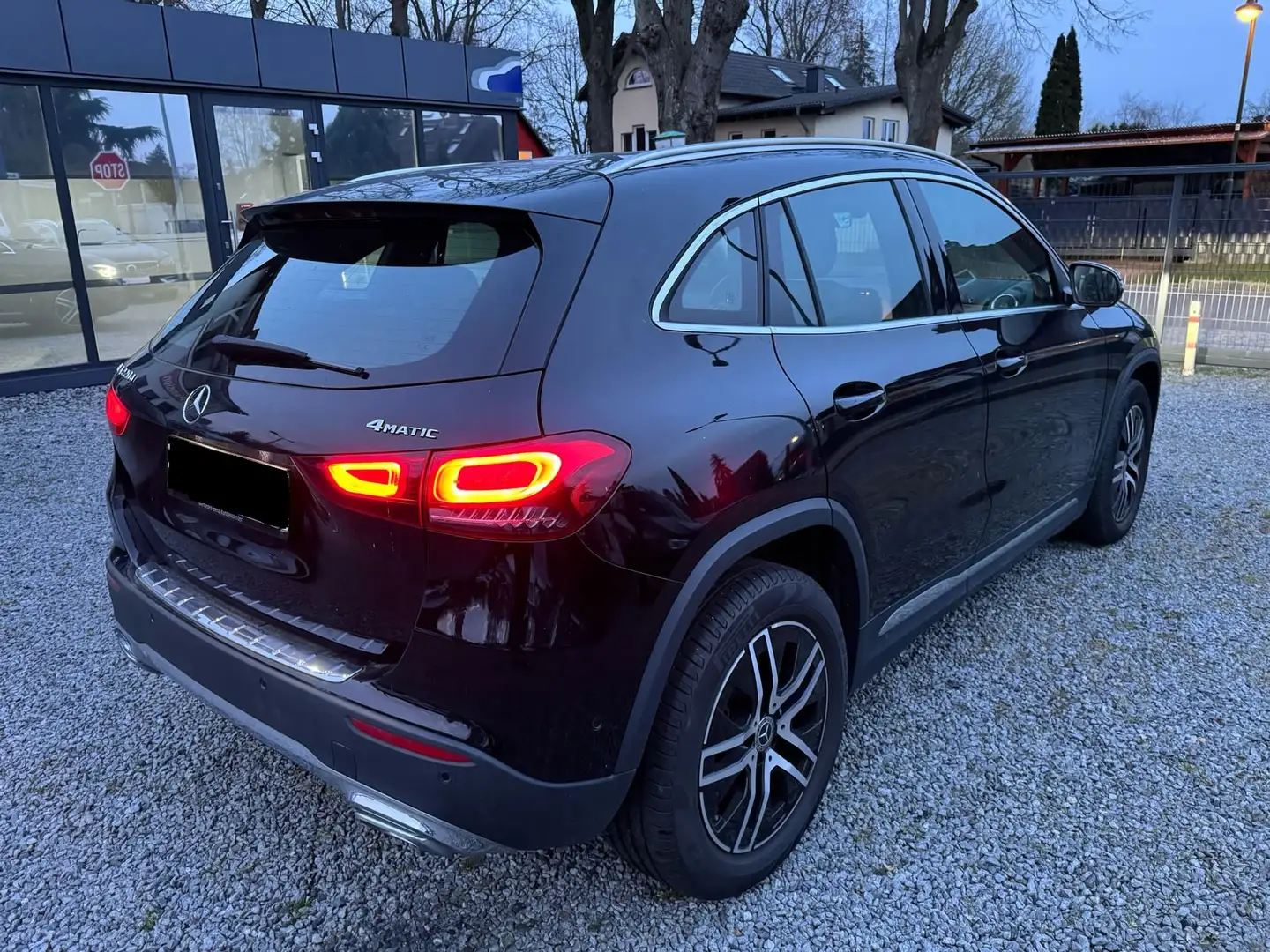 Mercedes-Benz GLA 220 GLA 220 d Sport 4matic auto Černá - 2