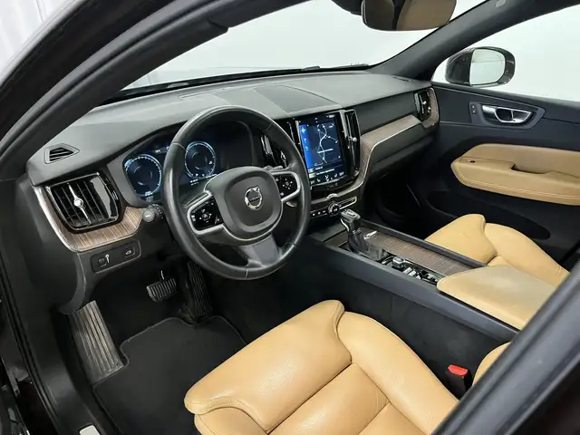 Volvo XC60 view 8
