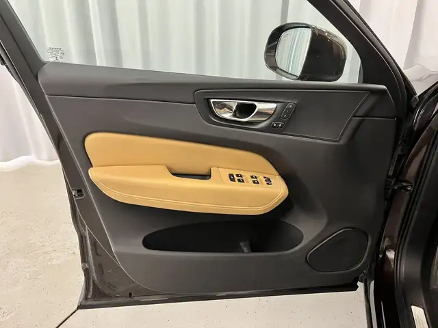 Volvo XC60 view 17