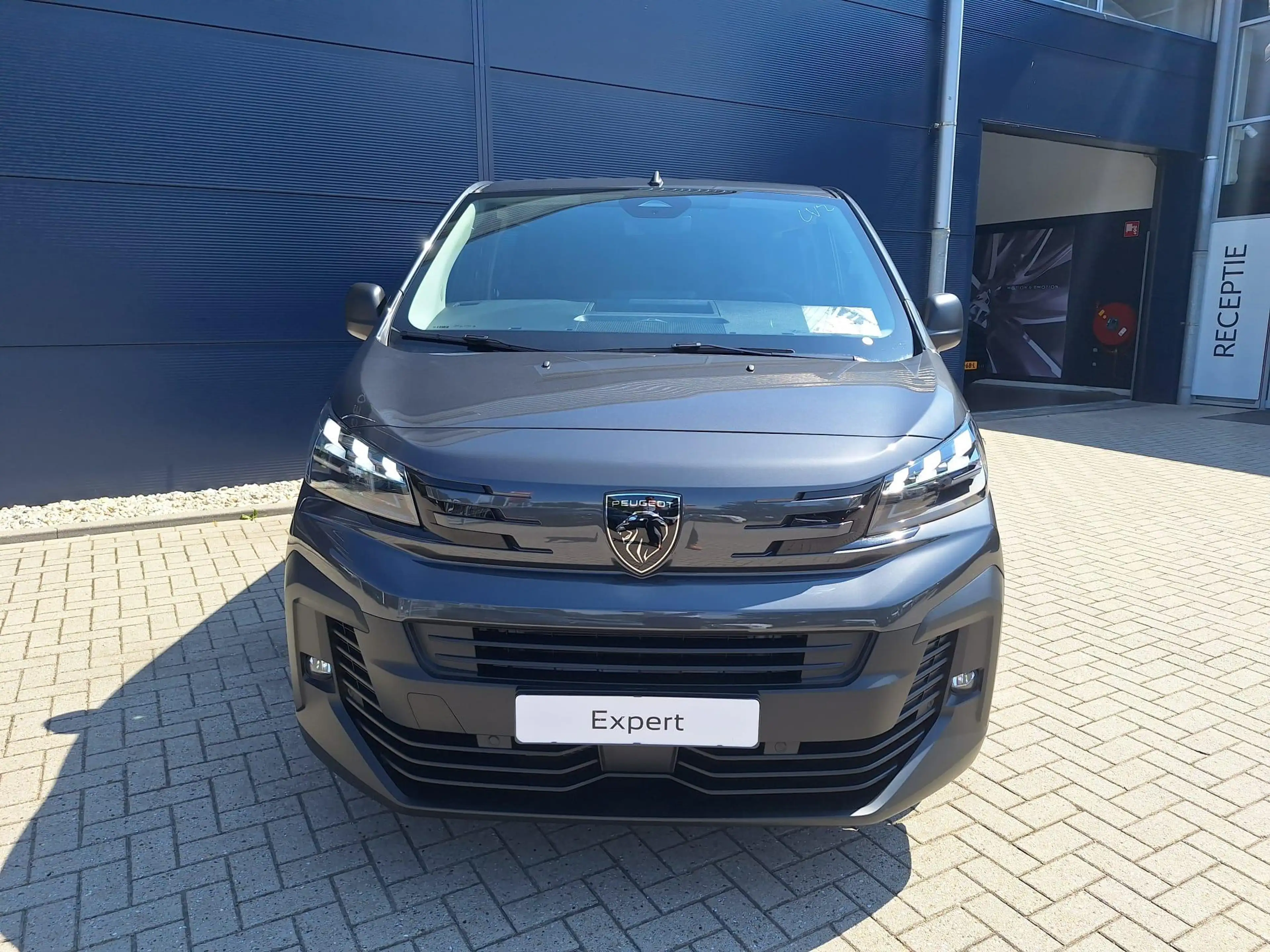 Peugeot Expert 2.2 BlueHDi 180 S&S EAT8 L3 DC | 6 persoons | Trek — photo 2
