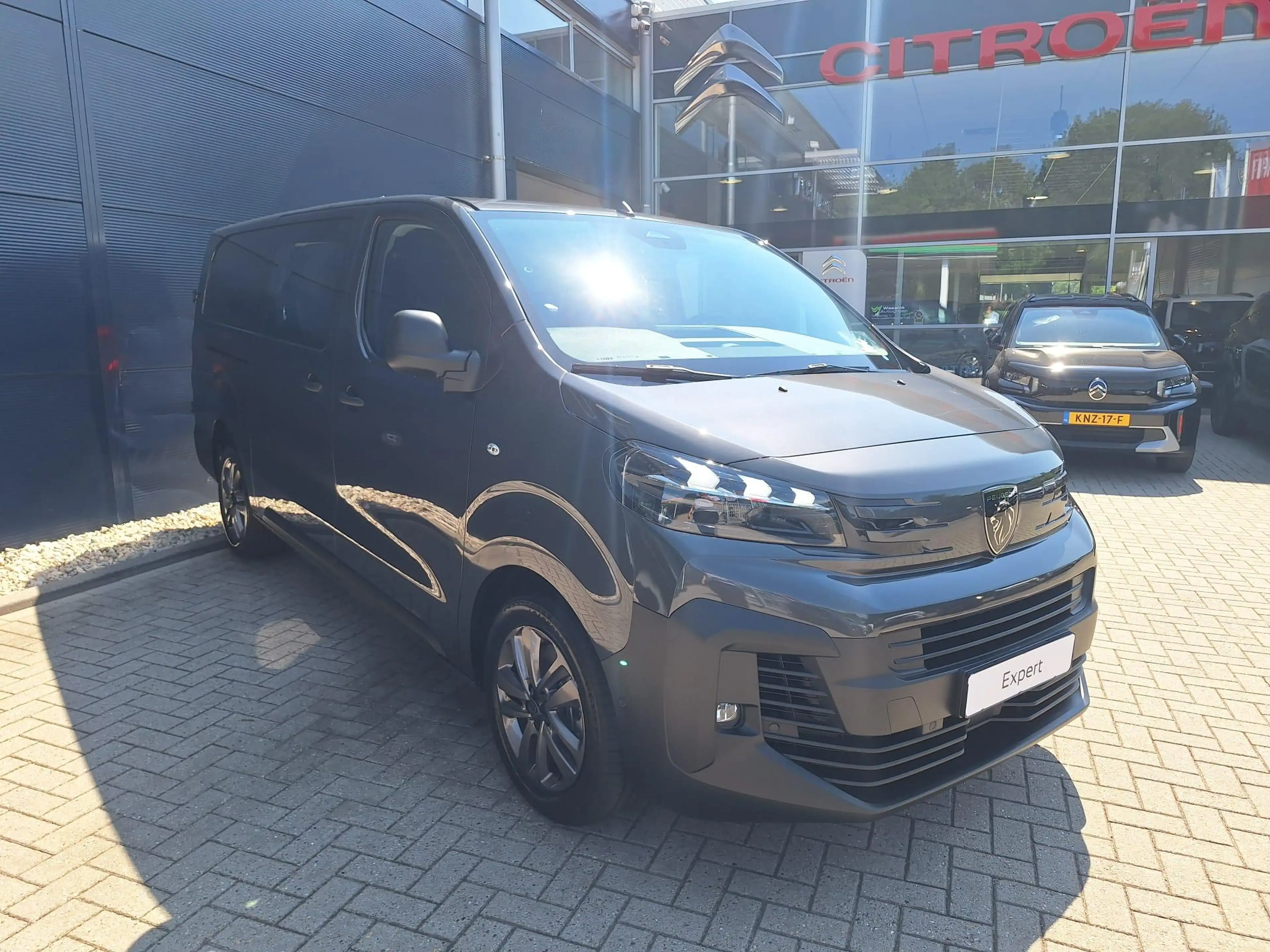 Peugeot Expert 2.2 BlueHDi 180 S&S EAT8 L3 DC | 6 persoons | Trek — photo 3