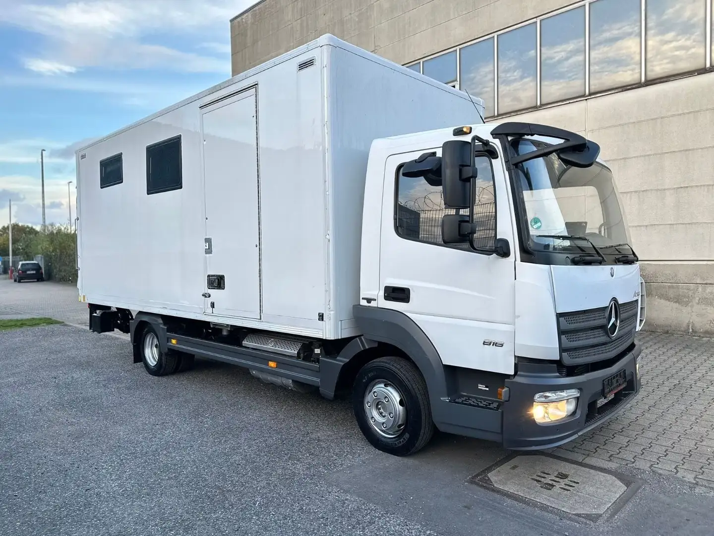 Mercedes-Benz Atego 3 4x2 AUTOMATIK*WOHNMOBIL*CAMPER*LBW*EURO6 Weiß - 1
