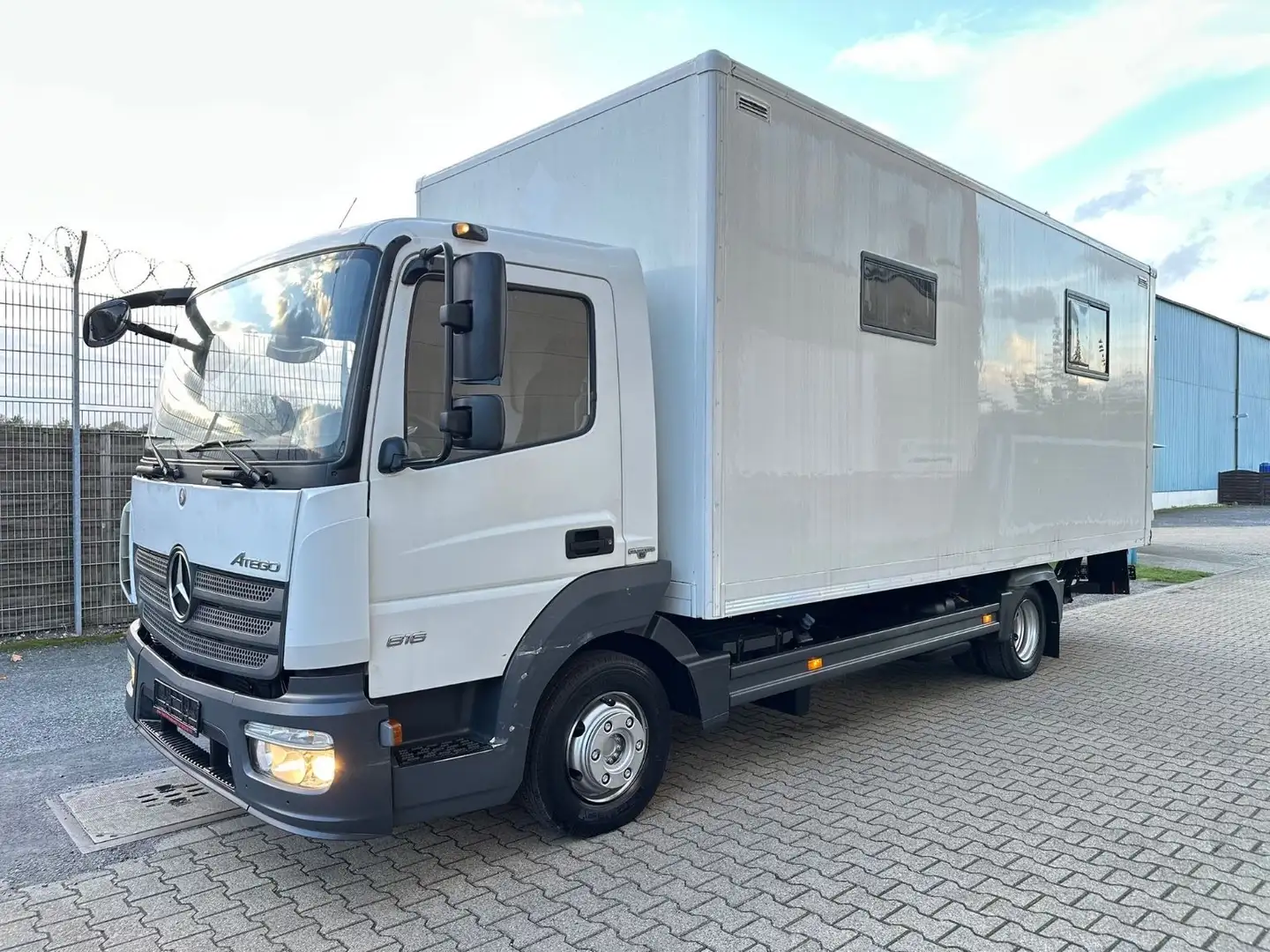 Mercedes-Benz Atego 3 4x2 AUTOMATIK*WOHNMOBIL*CAMPER*LBW*EURO6 Weiß - 2