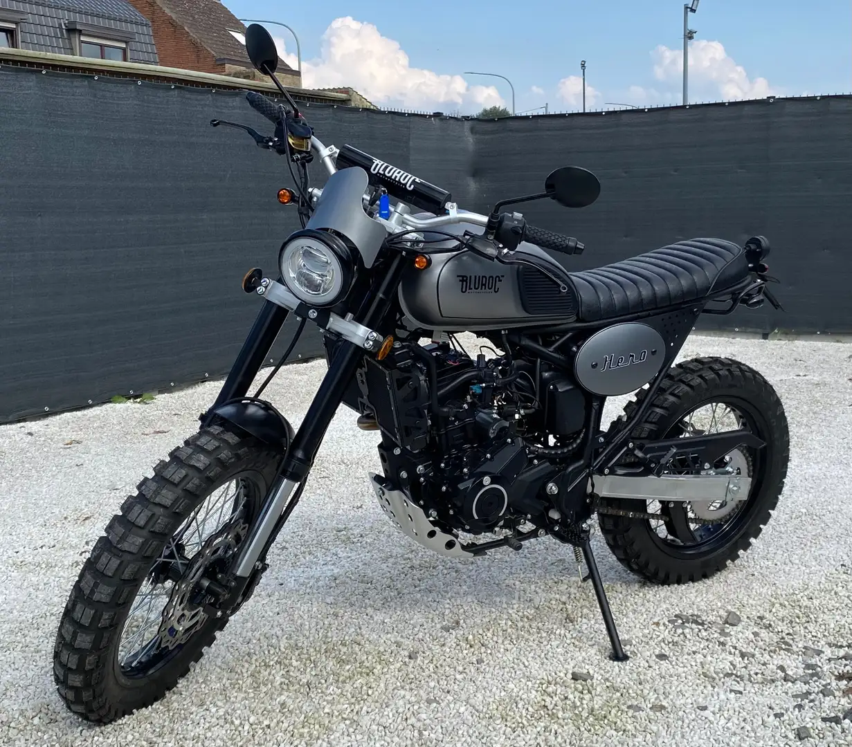 Bullit Hero 250 '' NEUVE '' Finition TITANIUM Argent - 1