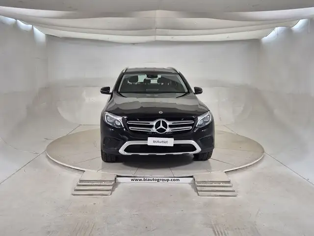 Mercedes-Benz 250 view 2
