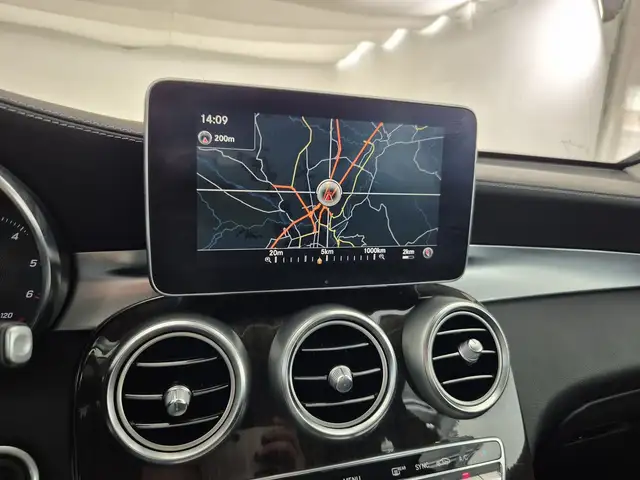 Mercedes-Benz 250 view 12