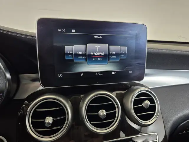Mercedes-Benz 250 view 16
