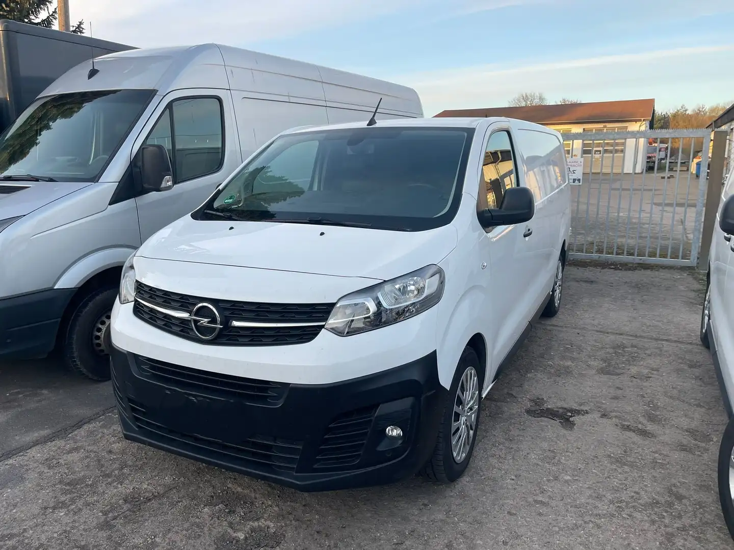 Opel Vivaro 2.0 D Cargo L EHZ Edition Weiß - 1