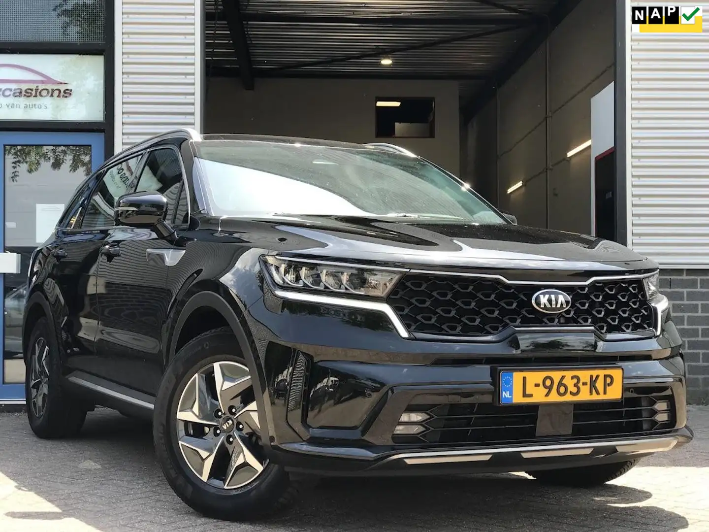 Kia Sorento 1.6 T-GDI Hybrid 2WD ComfortLine 5p.|PDC|Camera|DA Zwart - 1