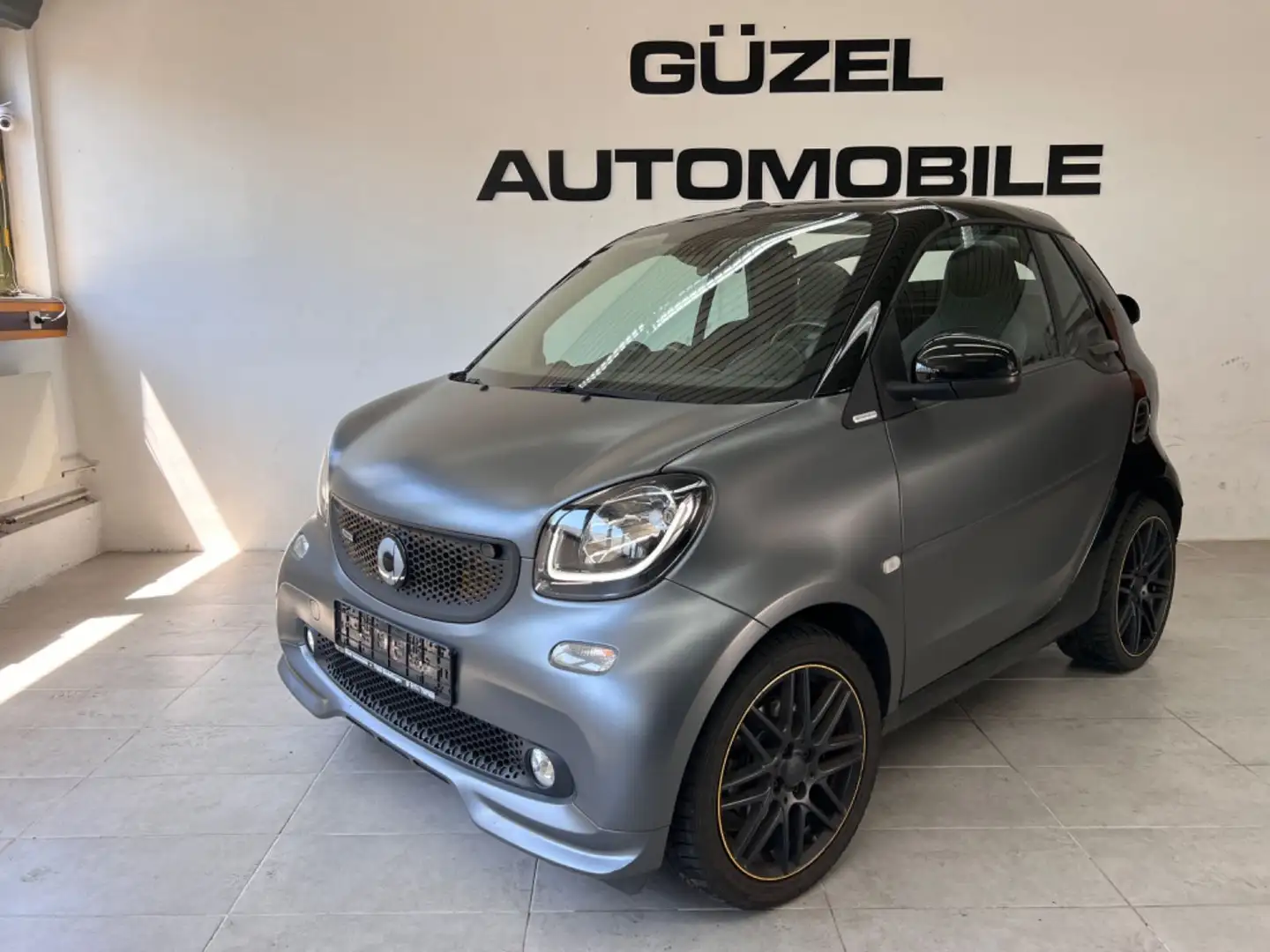 smart forTwo cabrio Brabus/KAMERA/SOUND/SHZ/KLIMA/NAVI Schwarz - 2
