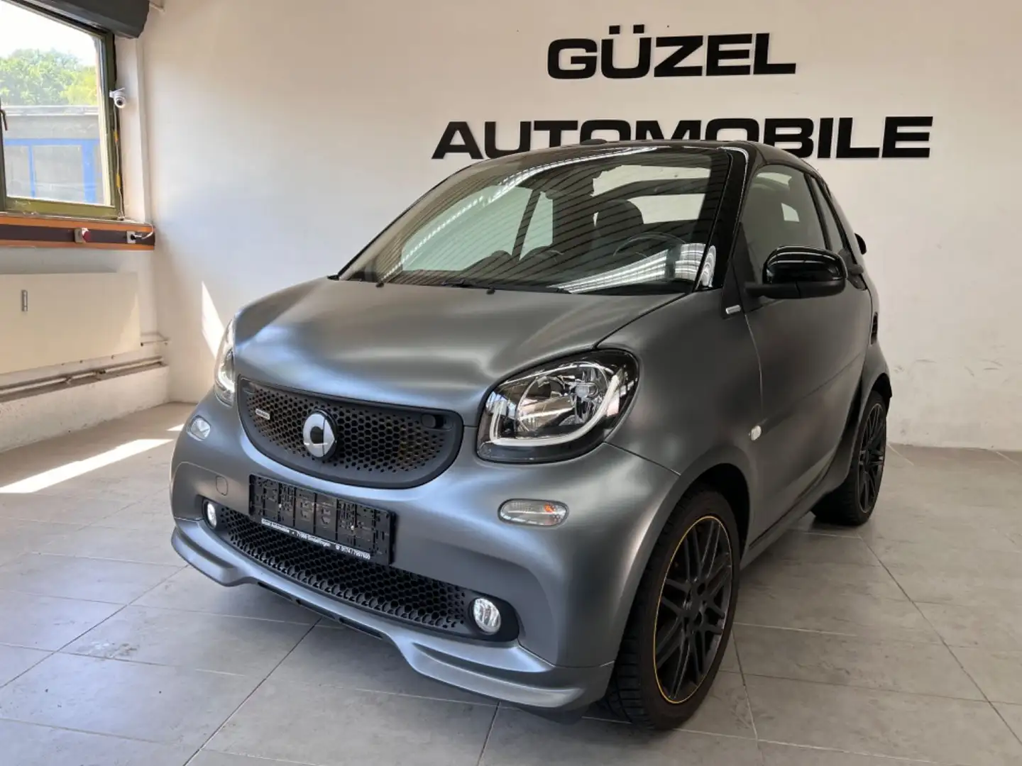 smart forTwo cabrio Brabus/KAMERA/SOUND/SHZ/KLIMA/NAVI Schwarz - 1
