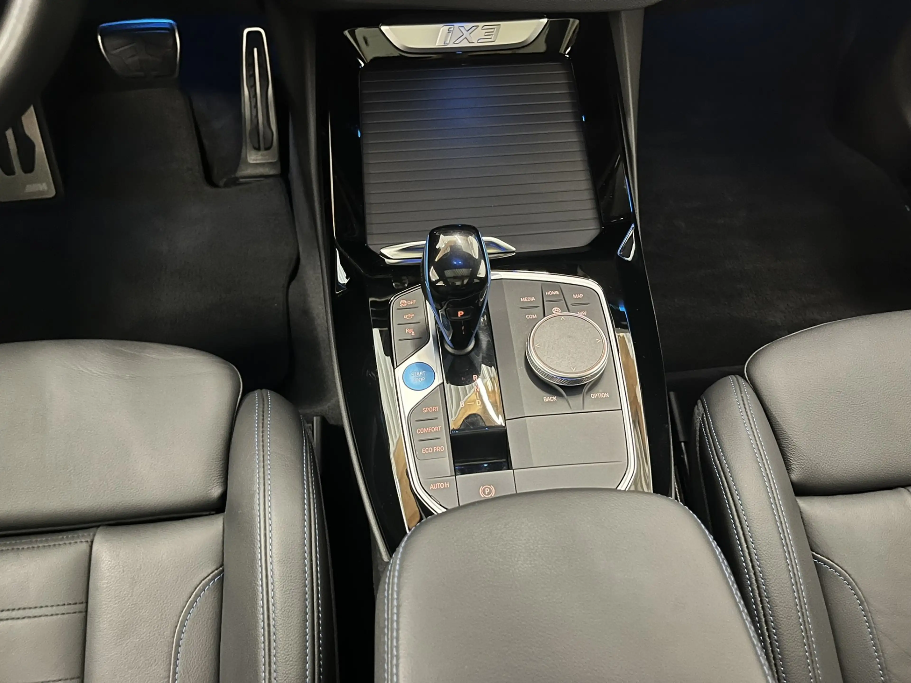 BMW iX3 *M-Sport / Impressive / AHK / HUD* — photo 14