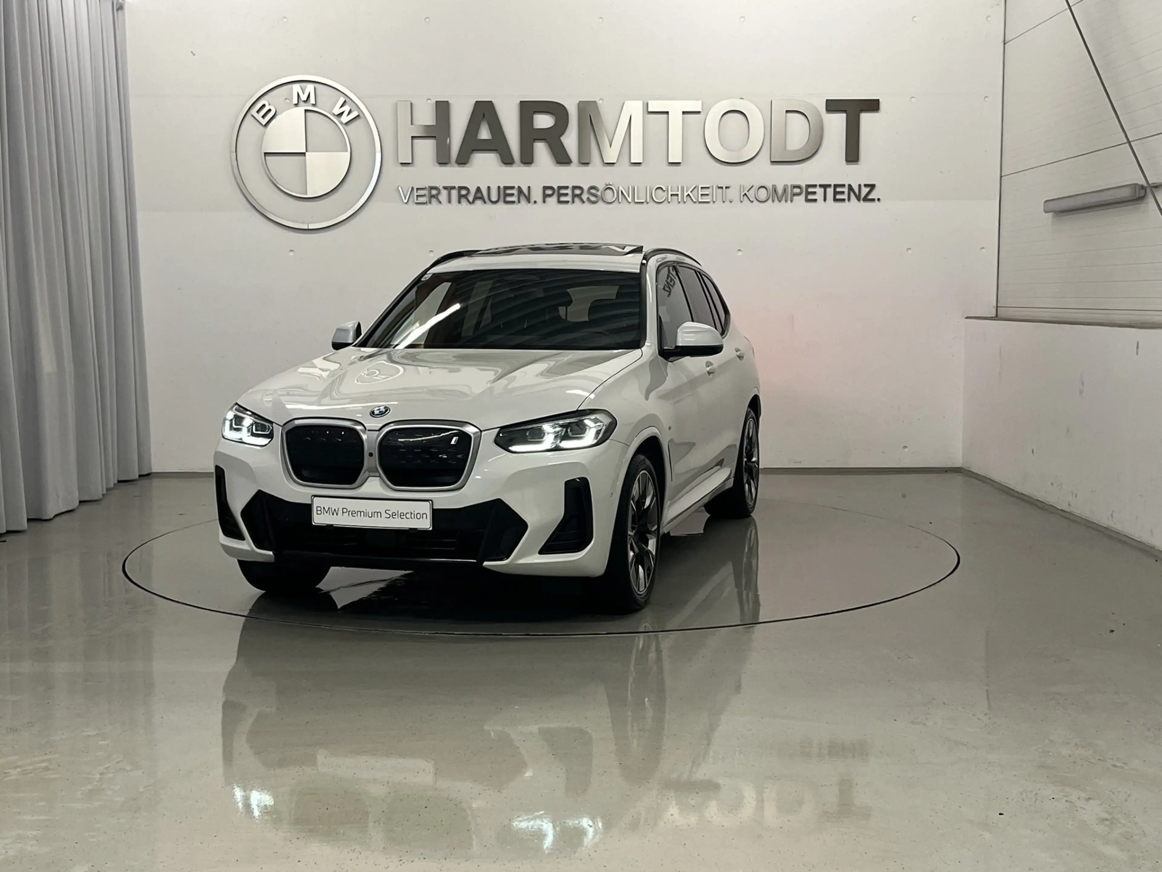 BMW iX3 *M-Sport / Impressive / AHK / HUD* — photo 2