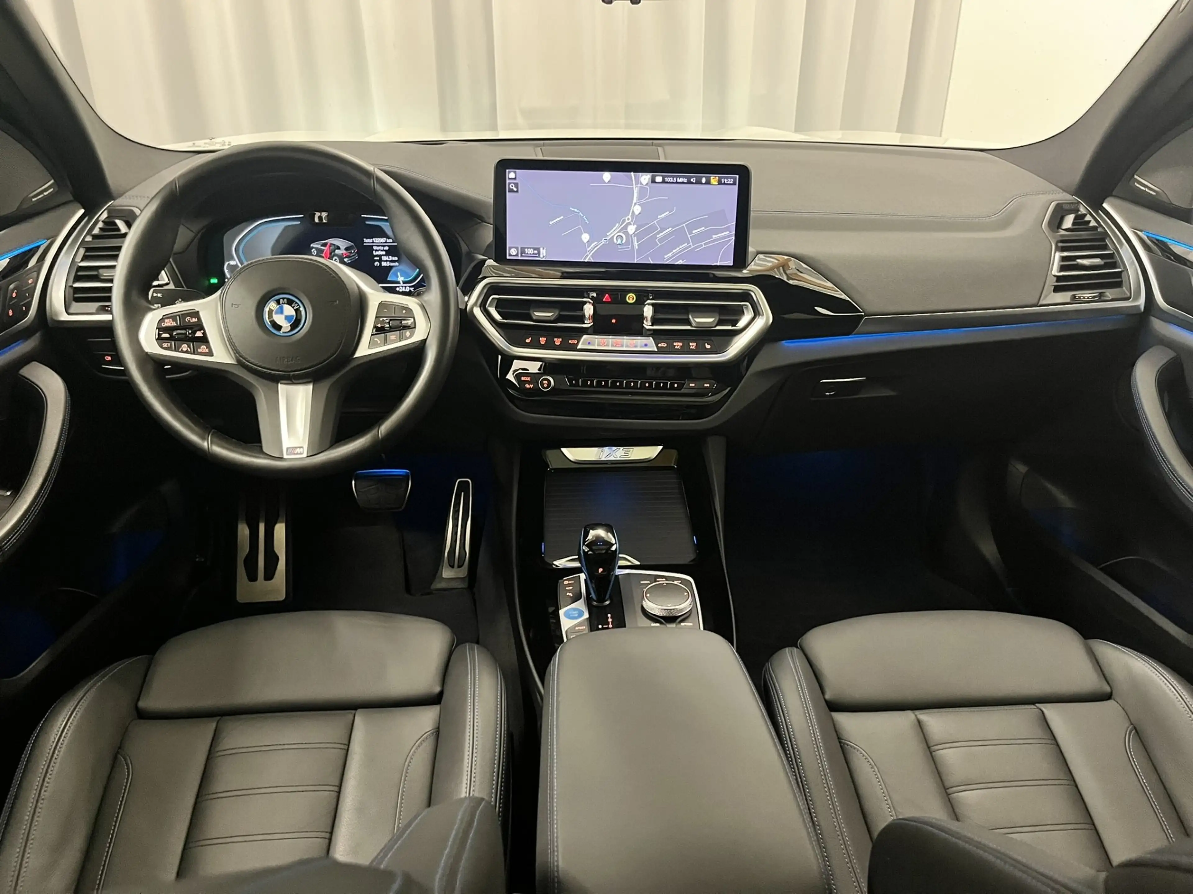 BMW iX3 *M-Sport / Impressive / AHK / HUD* — photo 11