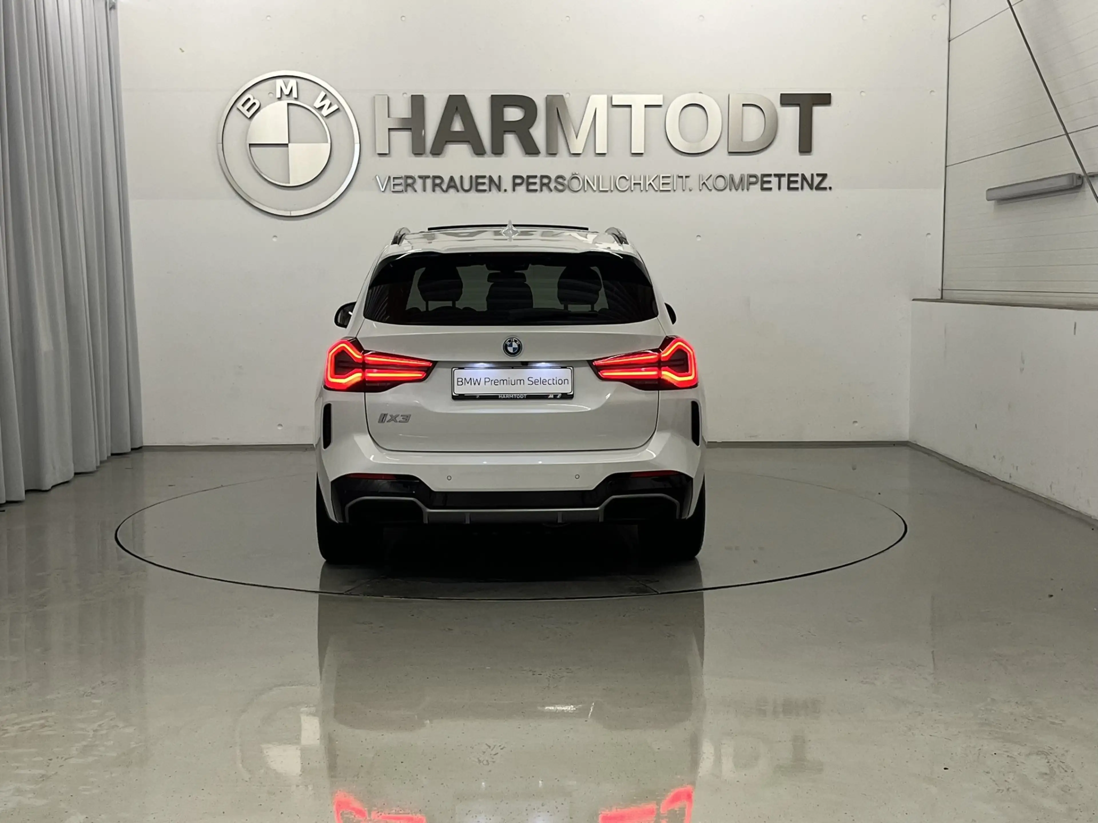 BMW iX3 *M-Sport / Impressive / AHK / HUD* — photo 5