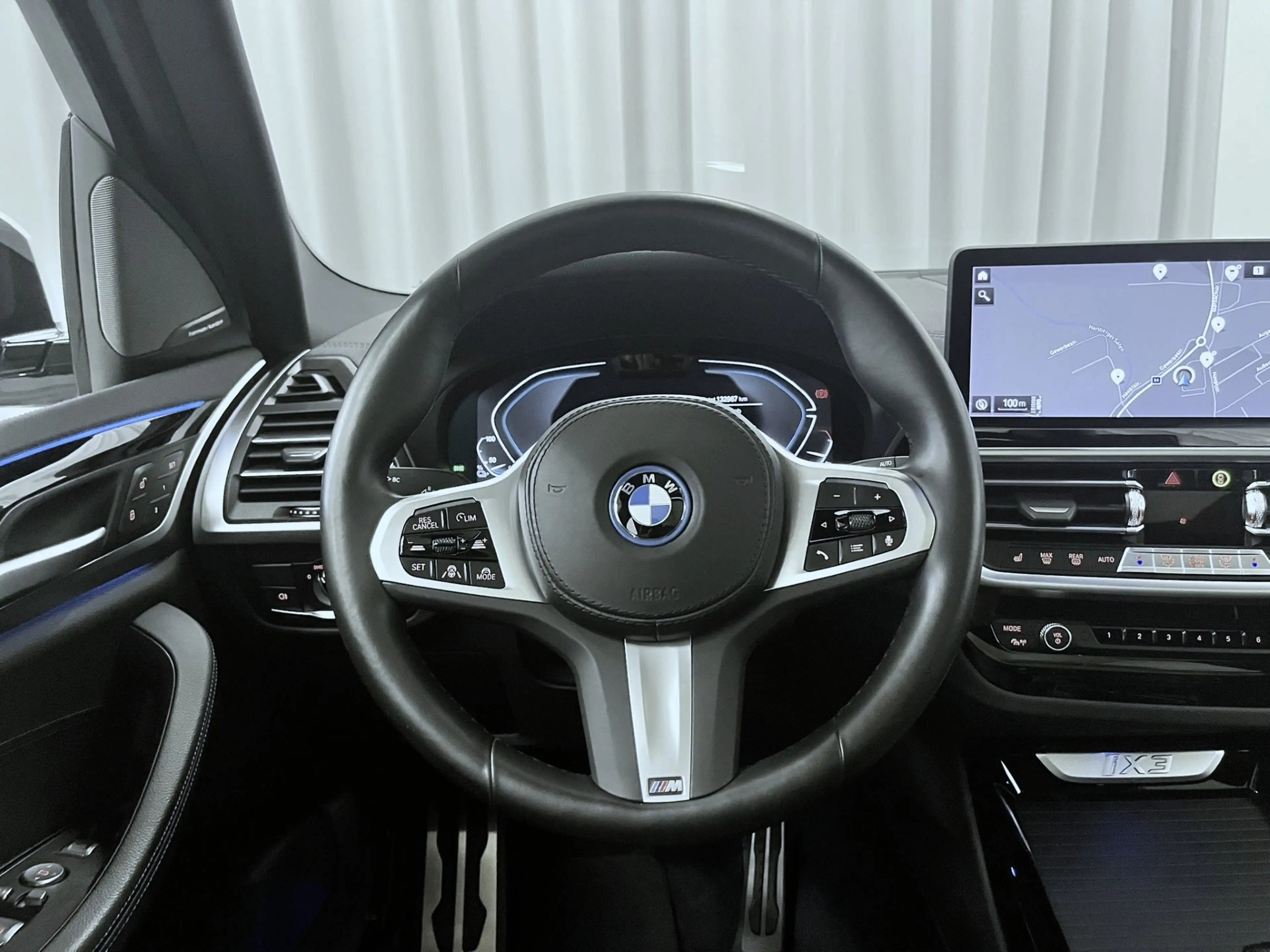BMW iX3 *M-Sport / Impressive / AHK / HUD* — photo 12