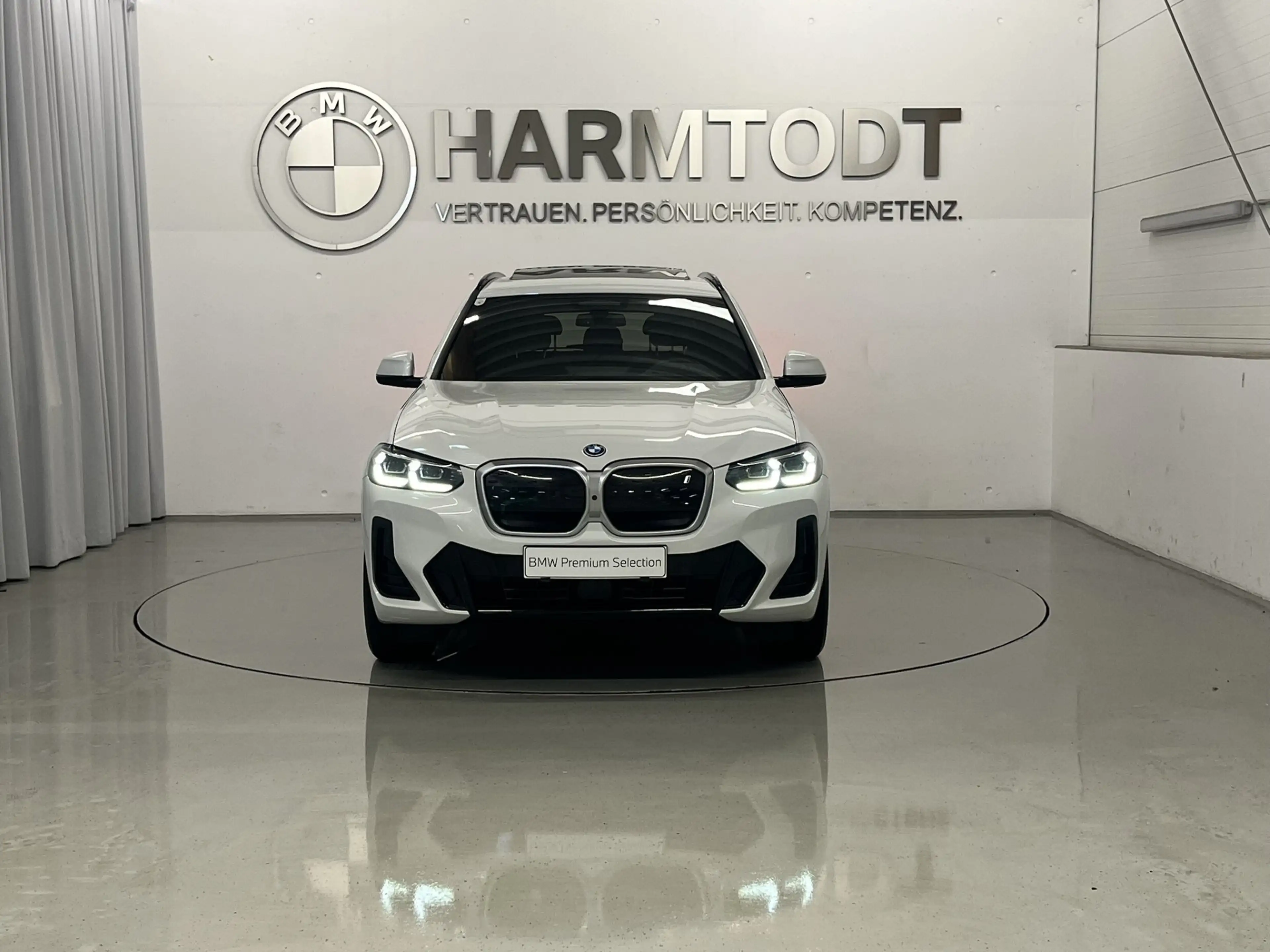 BMW iX3 *M-Sport / Impressive / AHK / HUD* — photo 8