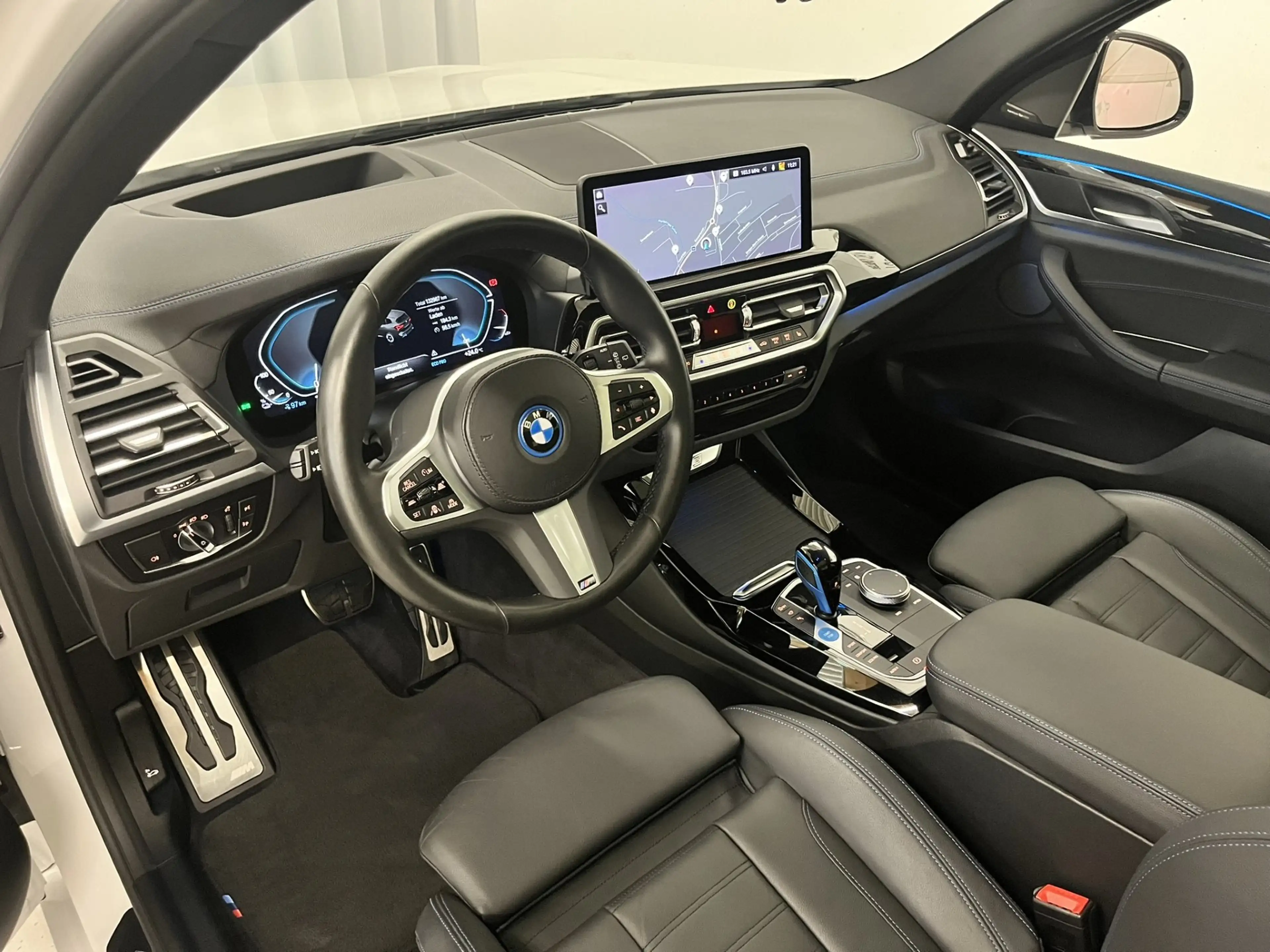 BMW iX3 *M-Sport / Impressive / AHK / HUD* — photo 9