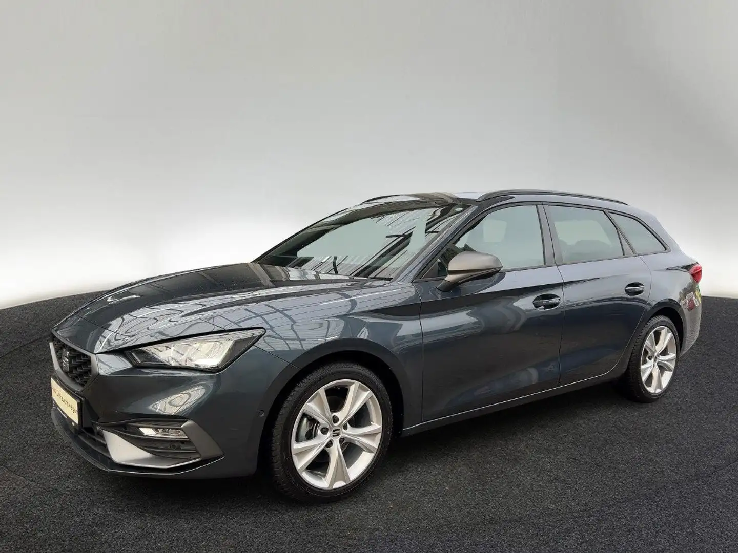 SEAT Leon Sportstourer 1.5 eTSI FR DSG Navi Kamera Li Grau - 2