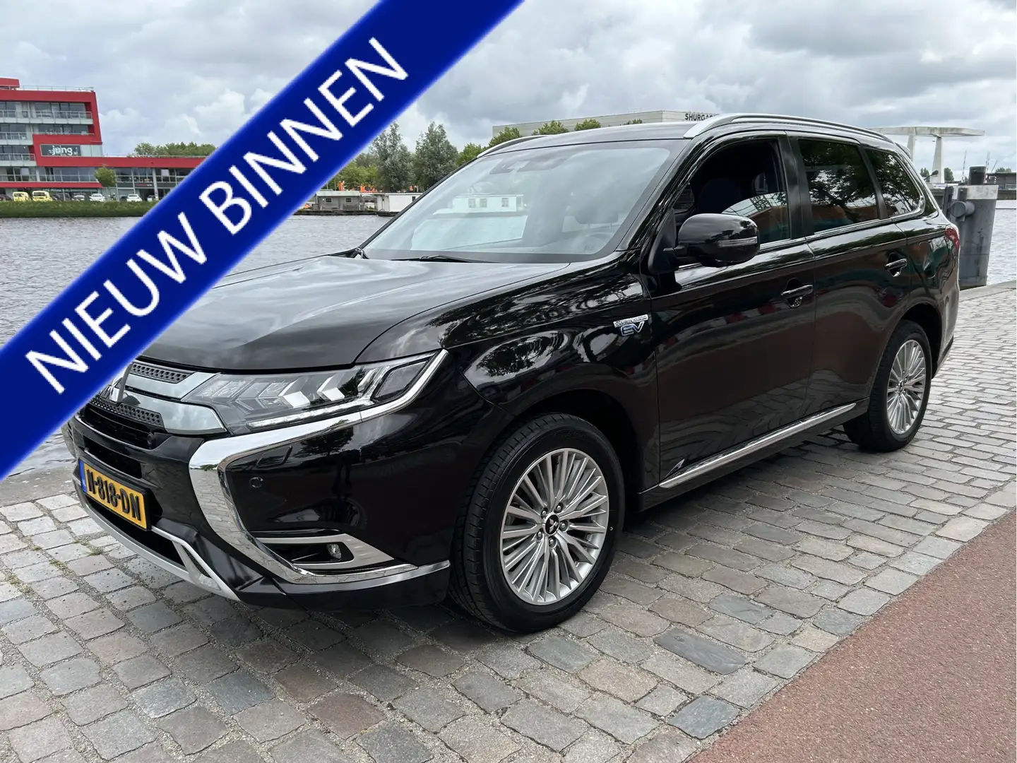 Mitsubishi Outlander 2.4 PHEV Pure+ meest complete uitvoering Noir - 1