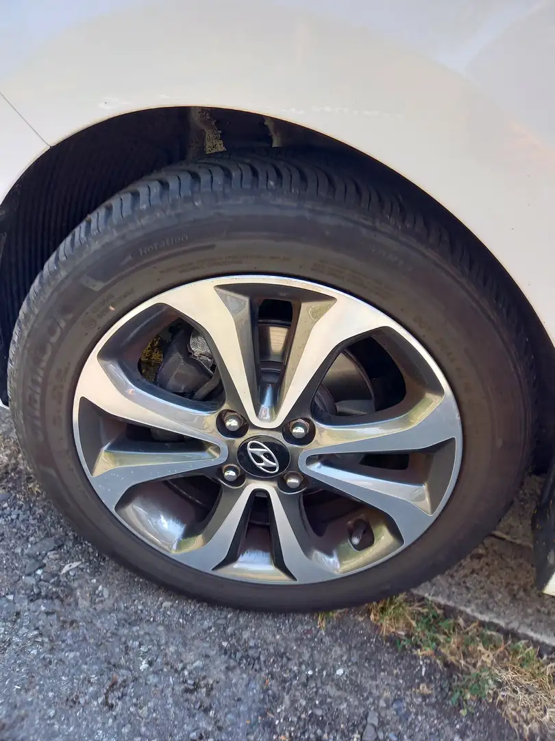 Hyundai i10 i10 1.2 YES!+ Weiß - 2