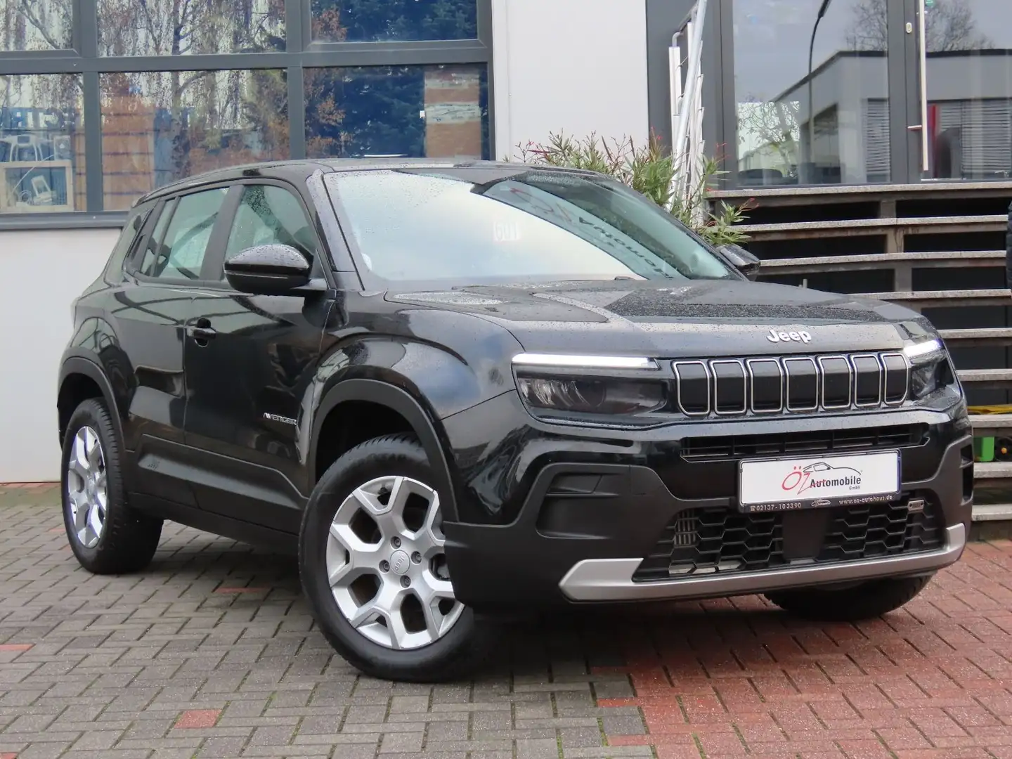 Jeep Avenger 1.2 GSE T3 GDI Autom. Navi Sitzheizung Negro - 1