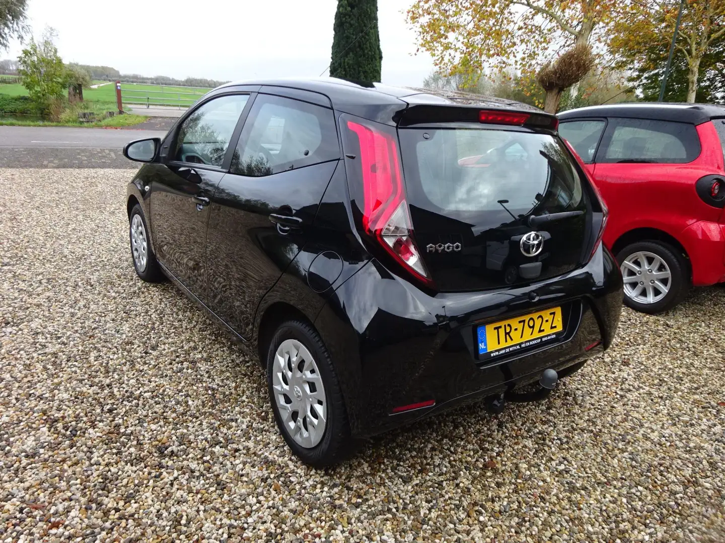 Toyota Aygo 1.0 VVT-i x-play Airco, Achteruitrijcamera, Cruise Noir - 2