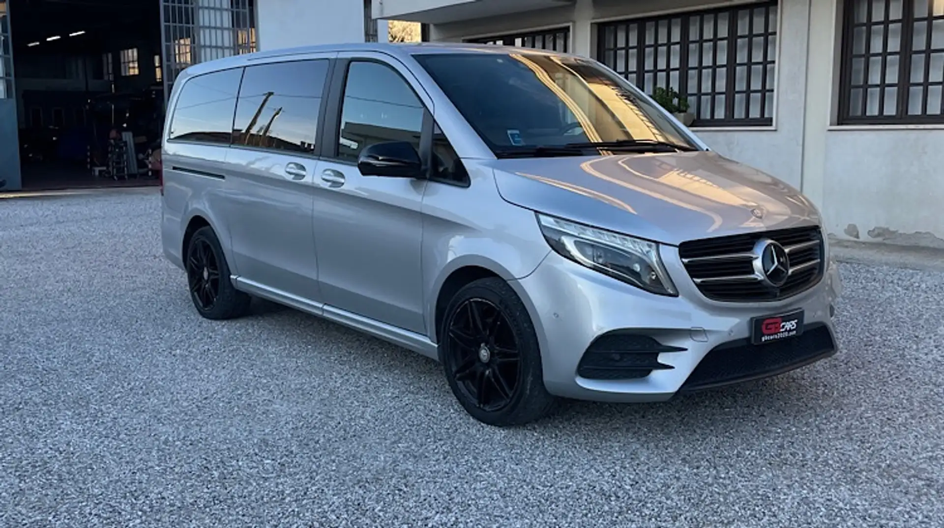 Mercedes-Benz V Classe V 250 d Premium AMG Plateado - 2