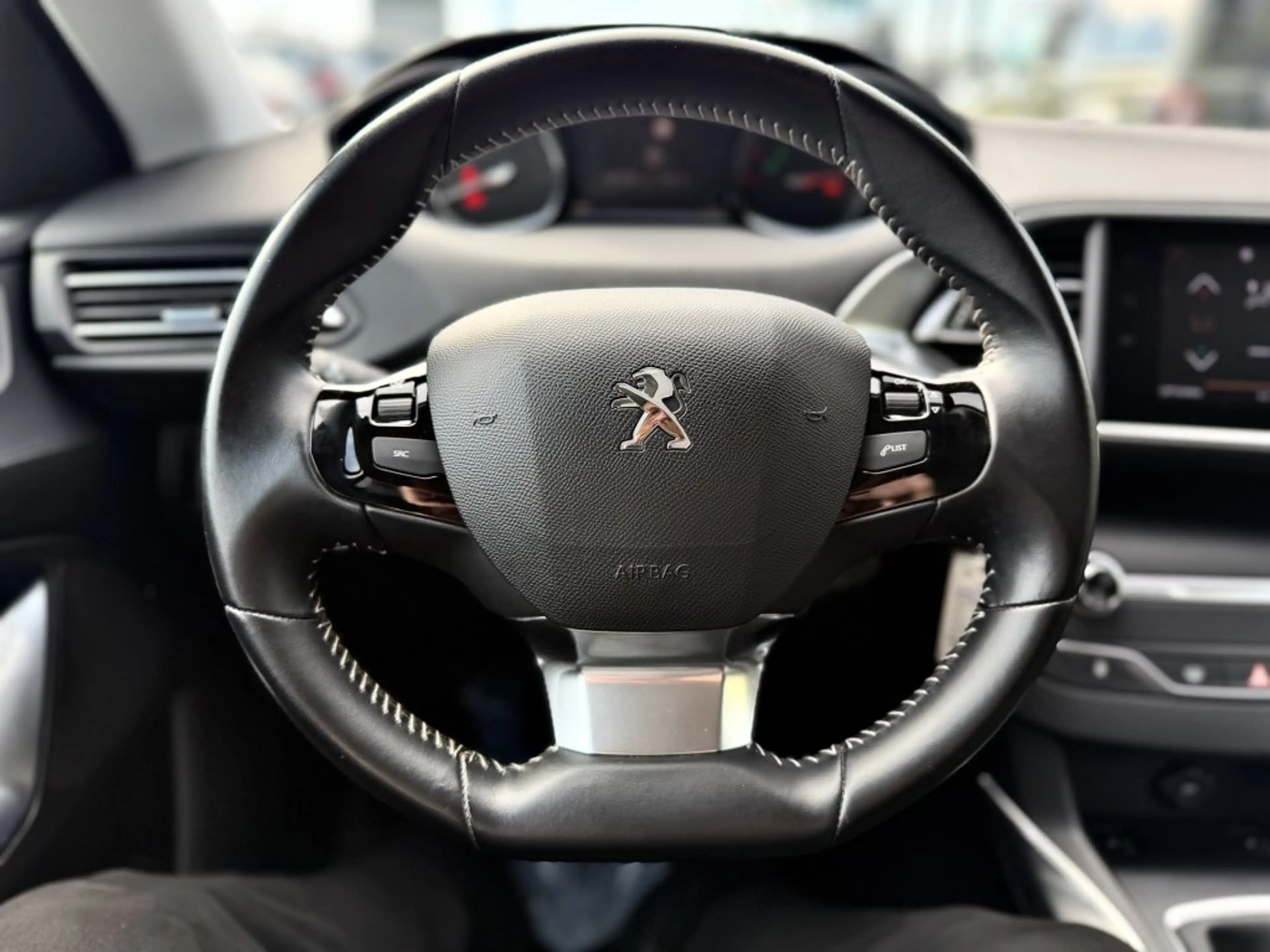 Peugeot 308 1,5 BlueHDI 100 Allure S&S — photo 12