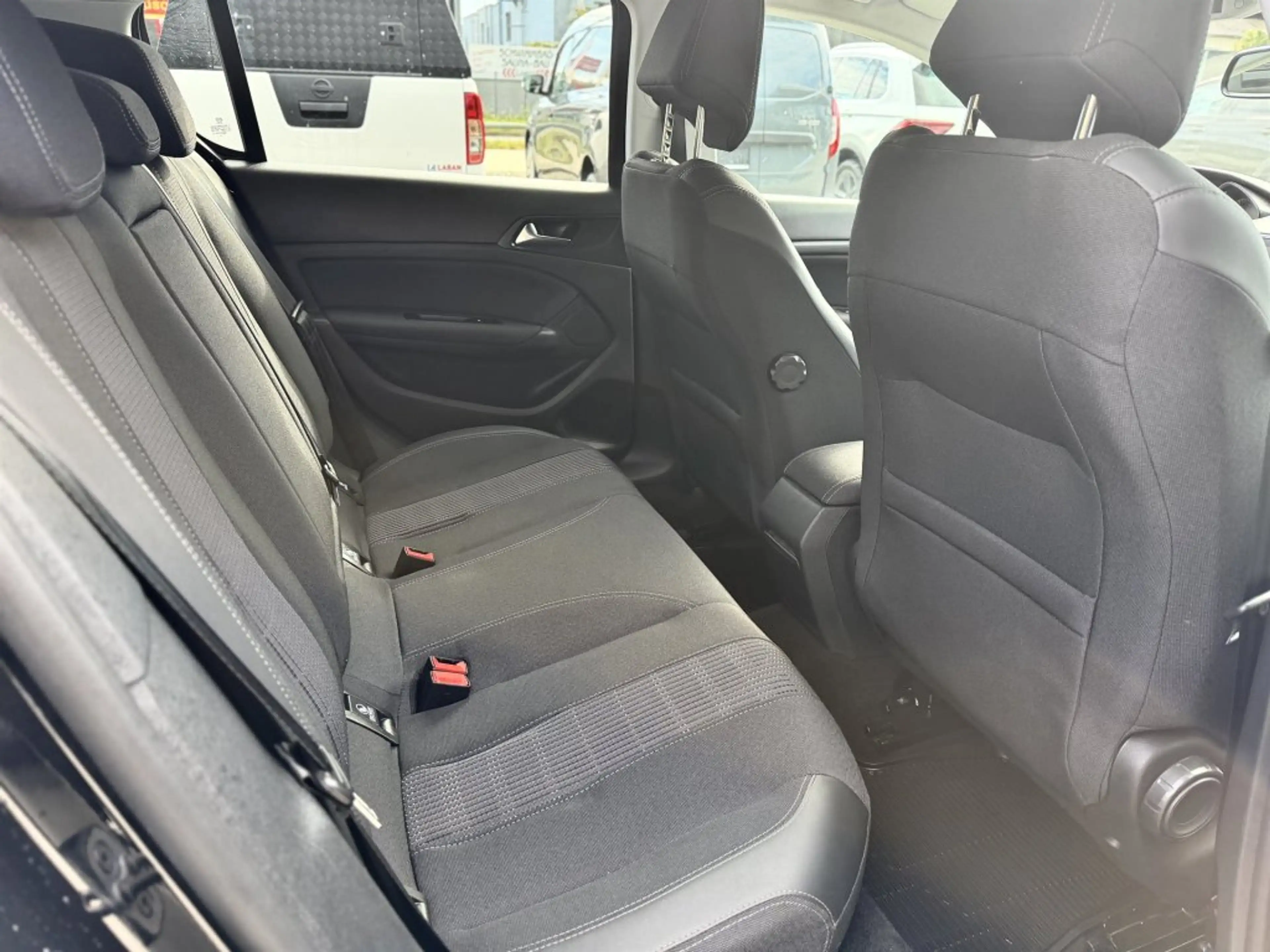 Peugeot 308 1,5 BlueHDI 100 Allure S&S — photo 7