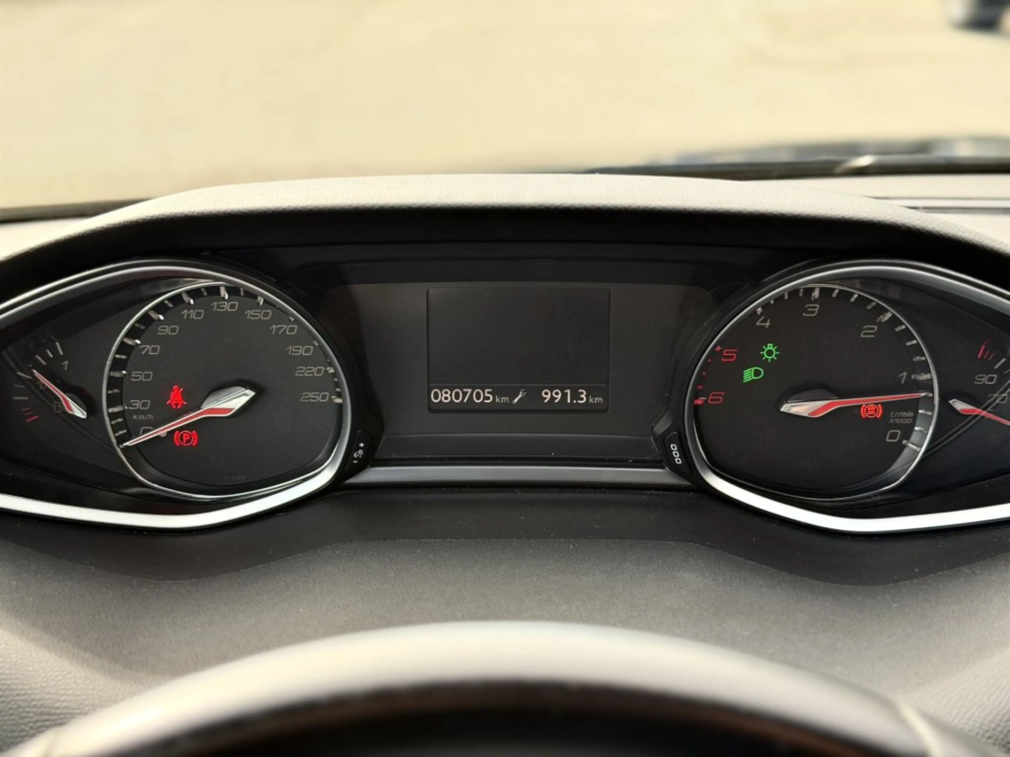 Peugeot 308 1,5 BlueHDI 100 Allure S&S — photo 13